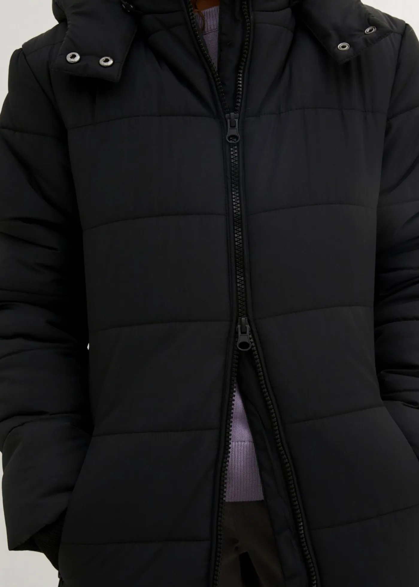 Niños bonprix bonprix Abrigo acolchado con capucha desmontable