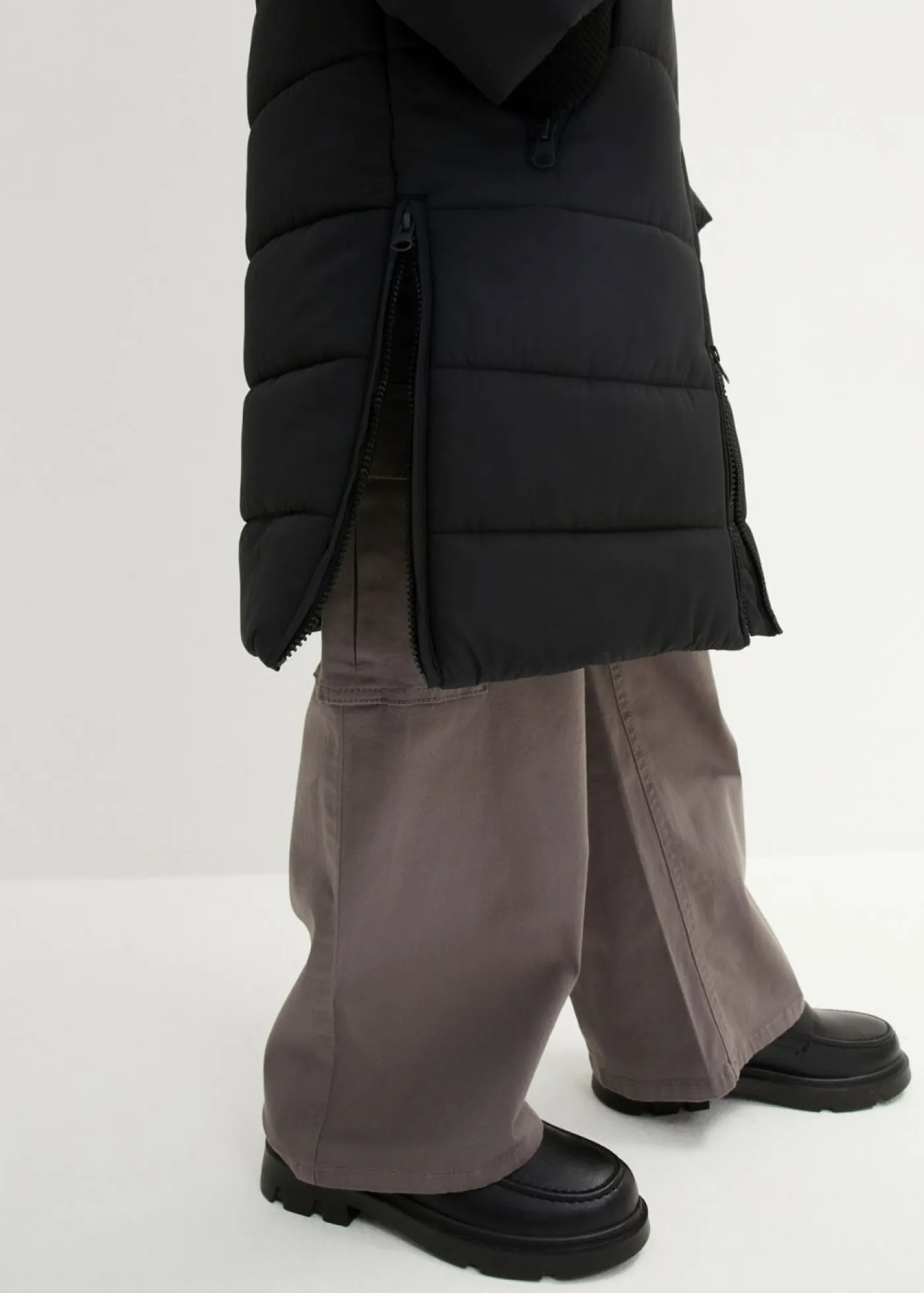 Niños bonprix bonprix Abrigo acolchado con capucha desmontable