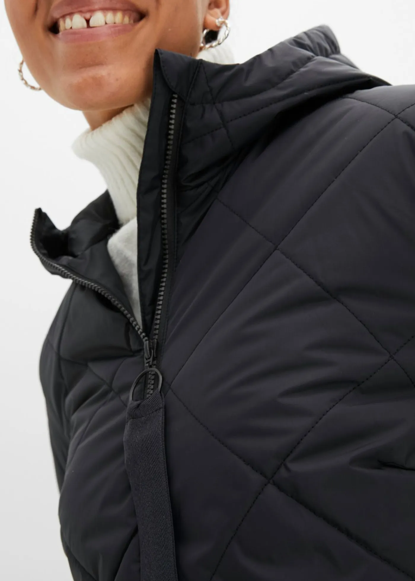 bonprix bonprix Chaquetas Y Abrigos>Abrigo acolchado y guateado, largo y con capucha Negro