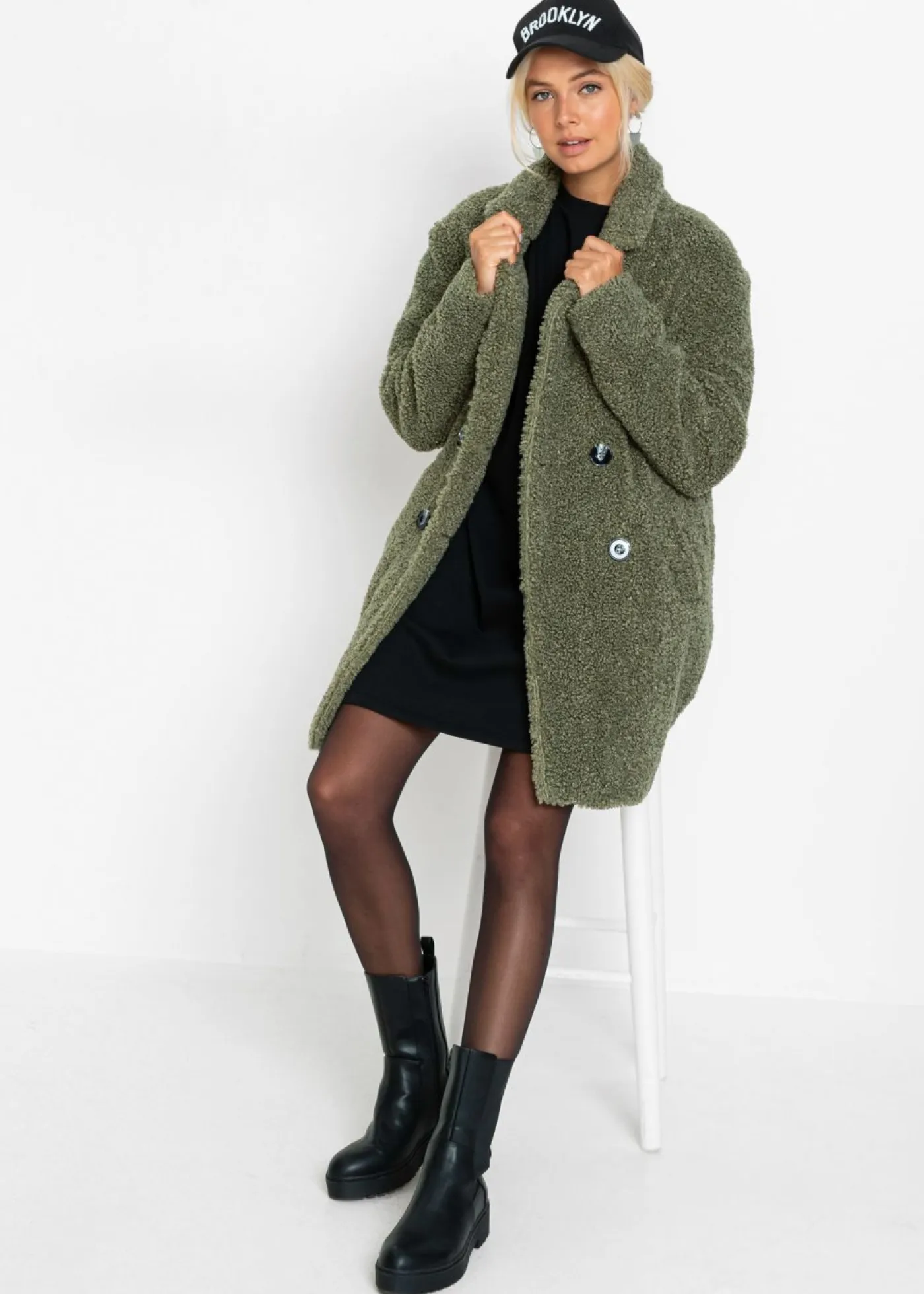 bonprix bonprix Chaquetas Y Abrigos>Abrigo corto Verde oliva