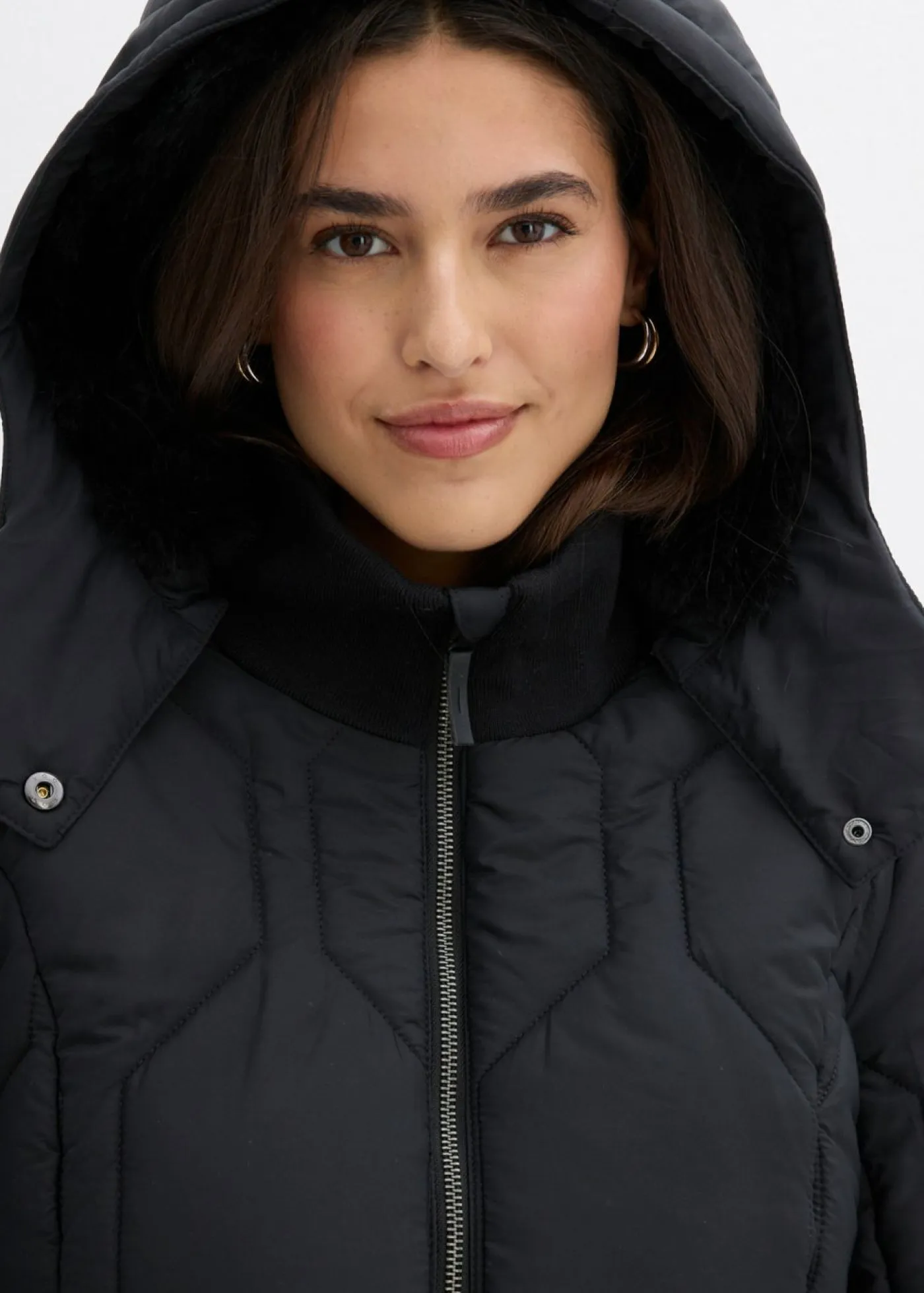 bonprix bonprix Chaquetas Y Abrigos>Abrigo corto con guateado de rombos y cremalleras laterales Negro