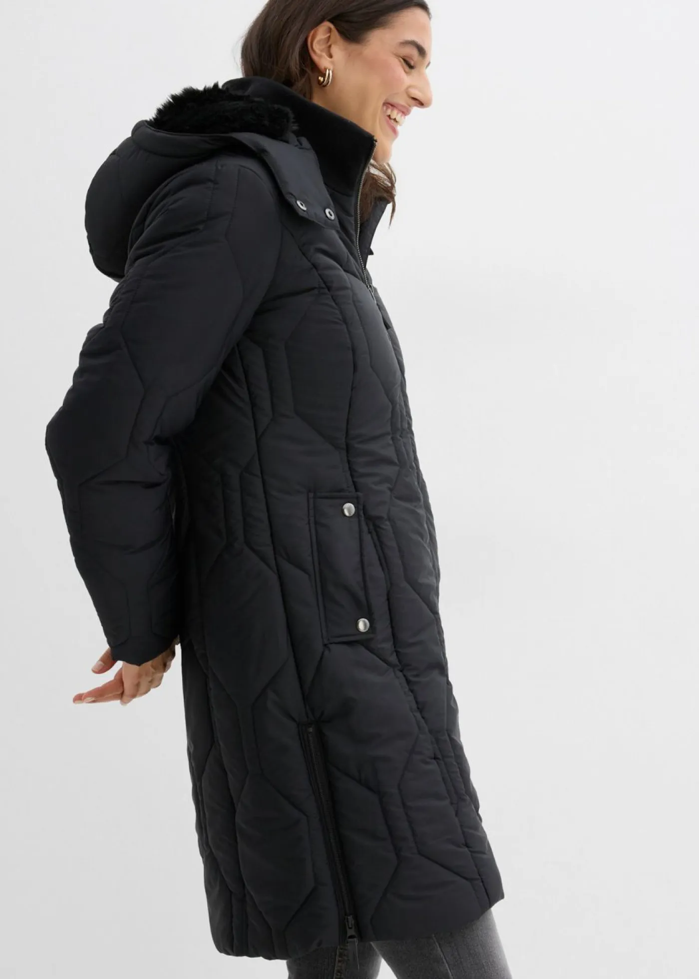 bonprix bonprix Chaquetas Y Abrigos>Abrigo corto con guateado de rombos y cremalleras laterales Negro