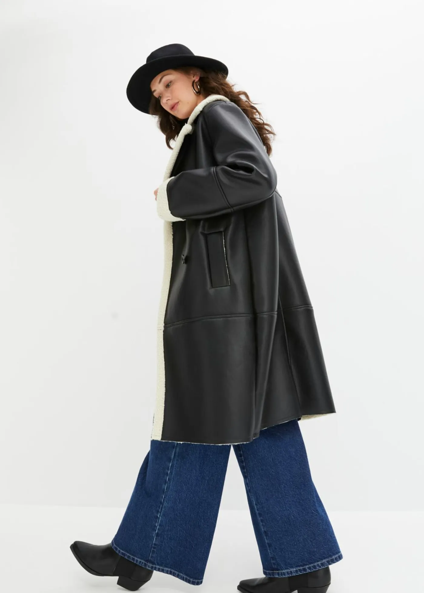 bonprix bonprix Chaquetas Y Abrigos>Abrigo de piel sintética Negro-natural