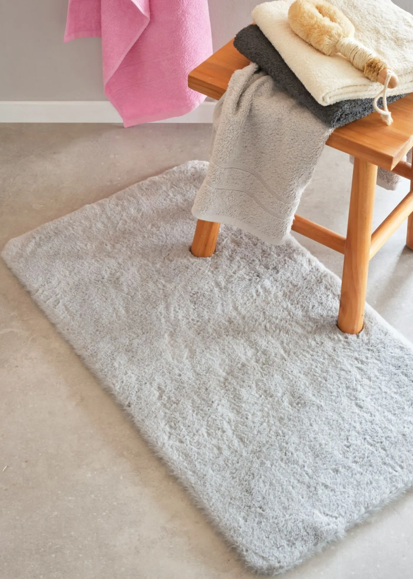 bonprix bonprix Muebles De Baño·Alfombrillas De Baño|Alfombrillas De Baño>Alfombra de baño de calidad y especialmente suave Plateado