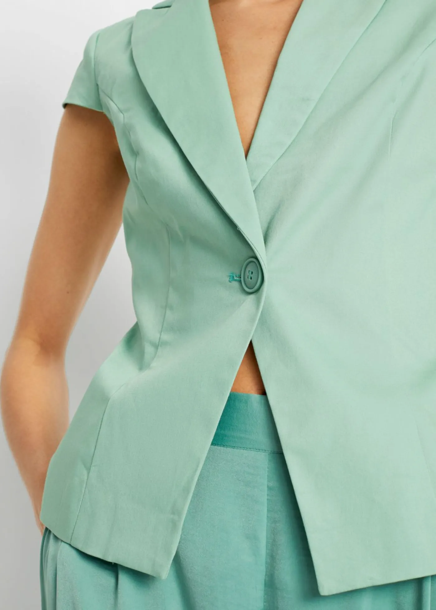 bonprix bonprix Blazers>Americana de manga corta de satén de algodón orgánico Salvia