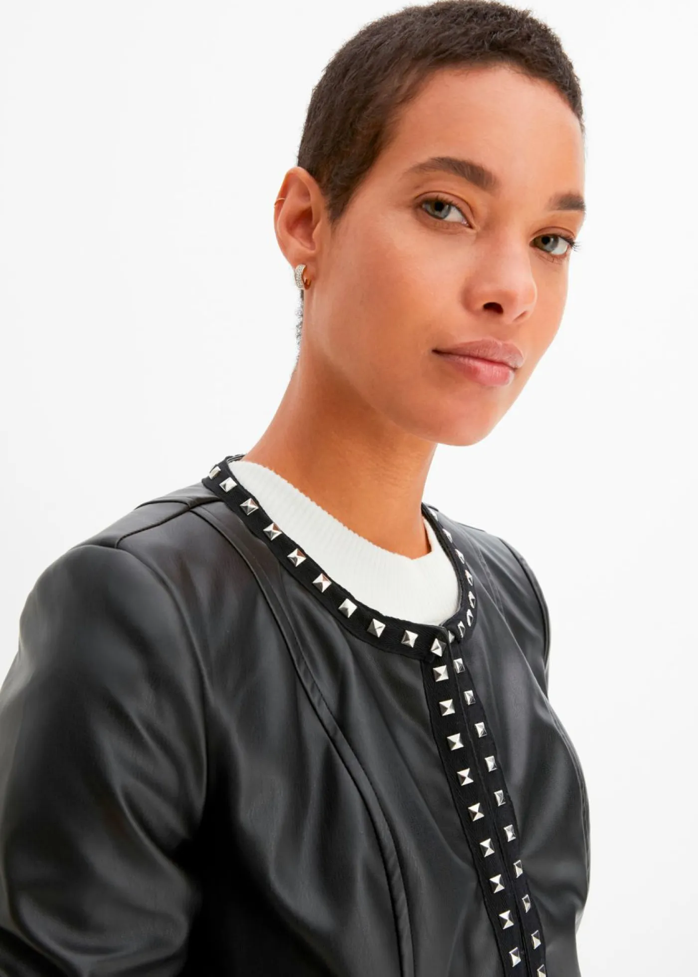 bonprix bonprix Blazers|Novedades>Americana de piel sintética con tachuelas Negro