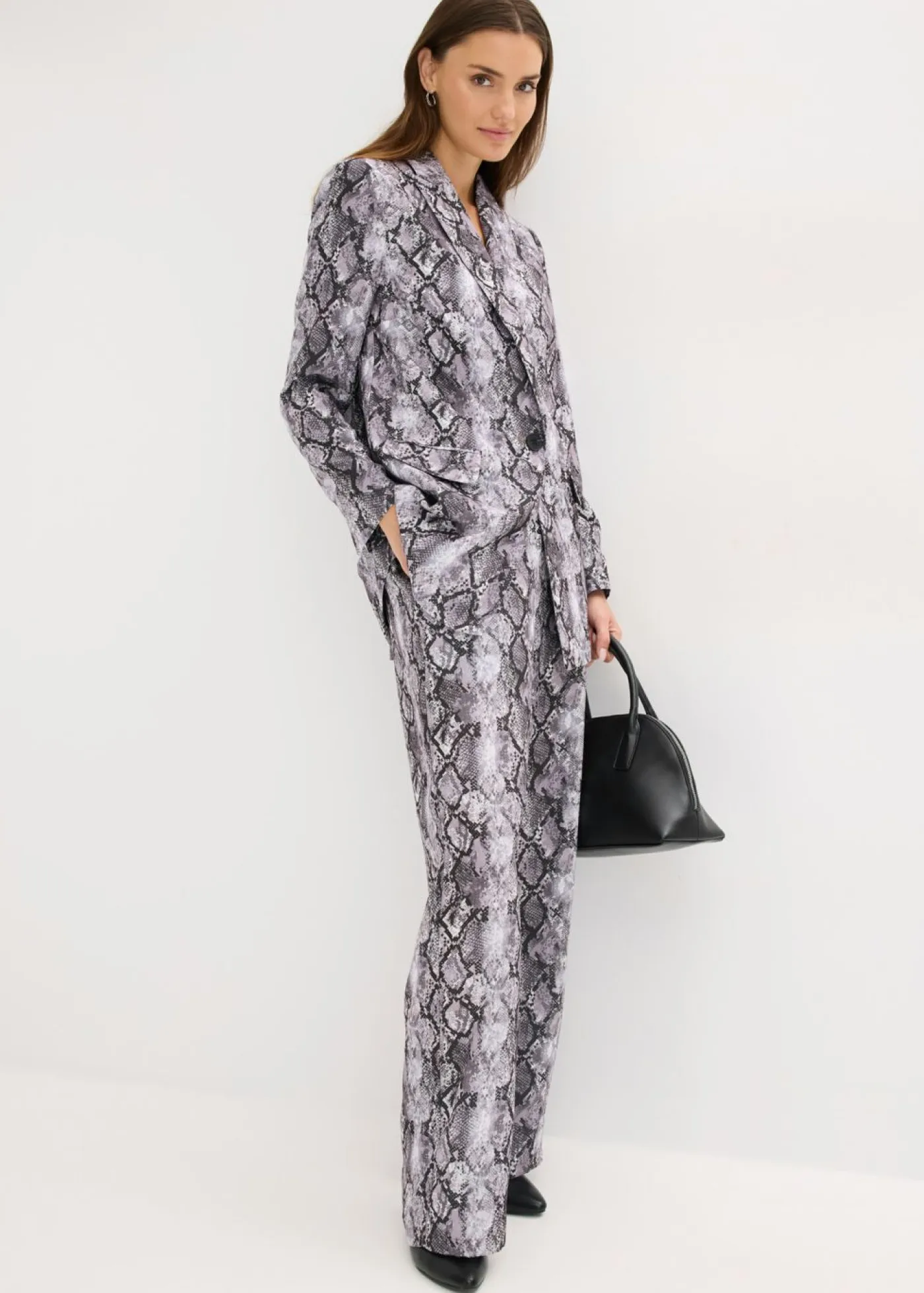 bonprix bonprix Blazers>Americana larga Gris marrón con estampado de serpiente