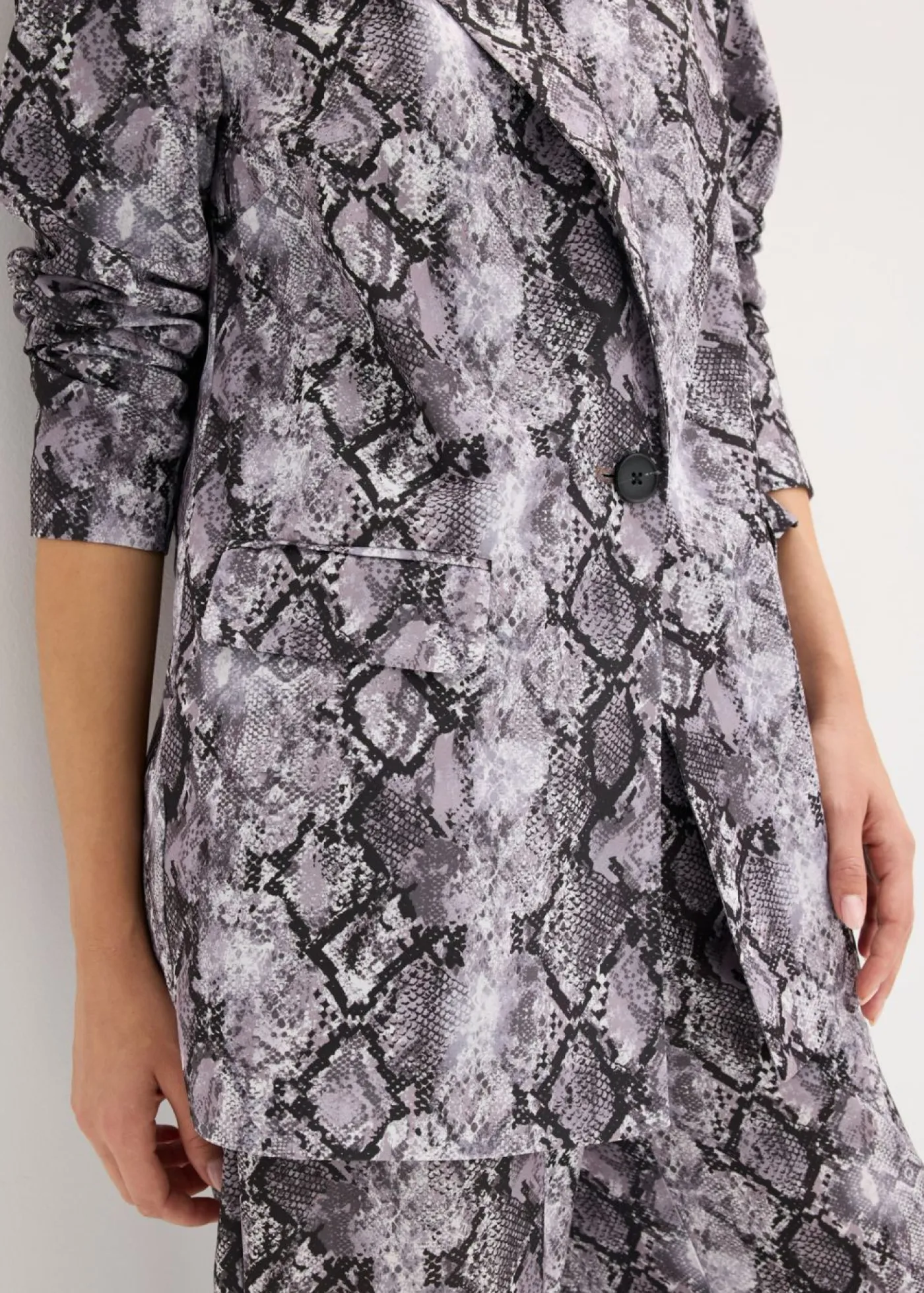 bonprix bonprix Blazers>Americana larga Gris marrón con estampado de serpiente