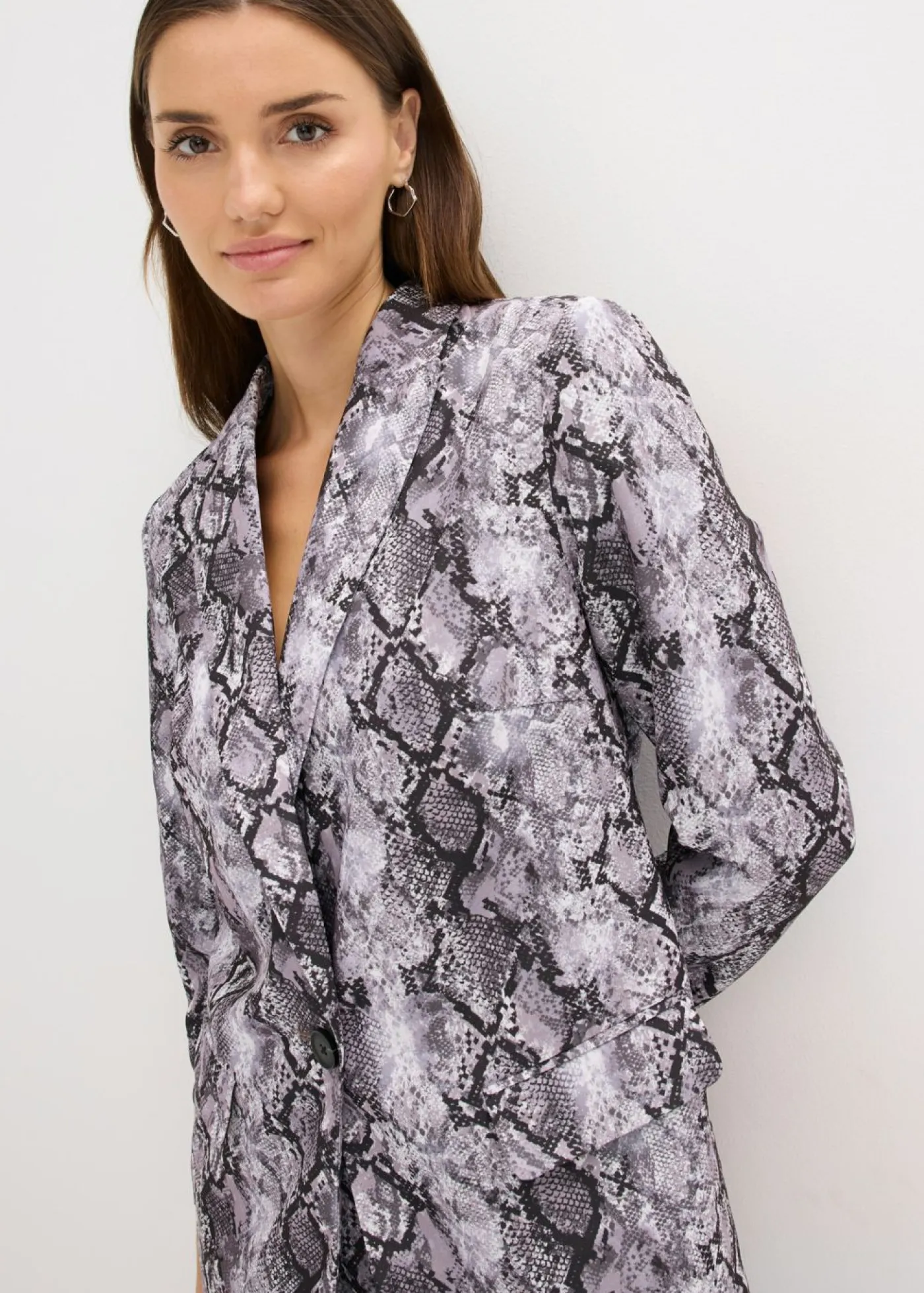 bonprix bonprix Blazers>Americana larga Gris marrón con estampado de serpiente
