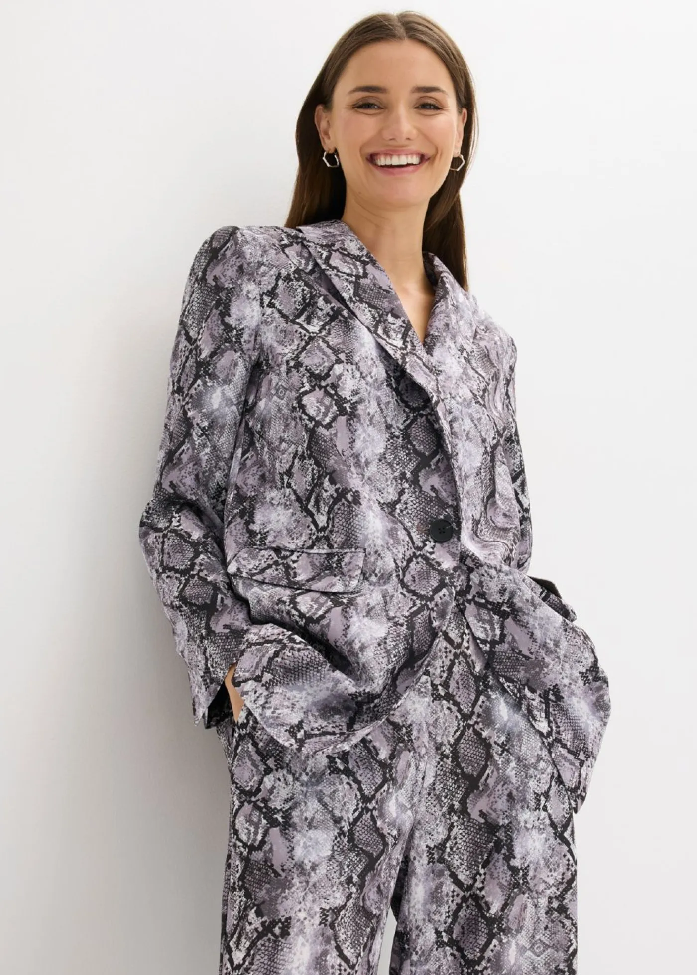 bonprix bonprix Blazers>Americana larga Gris marrón con estampado de serpiente