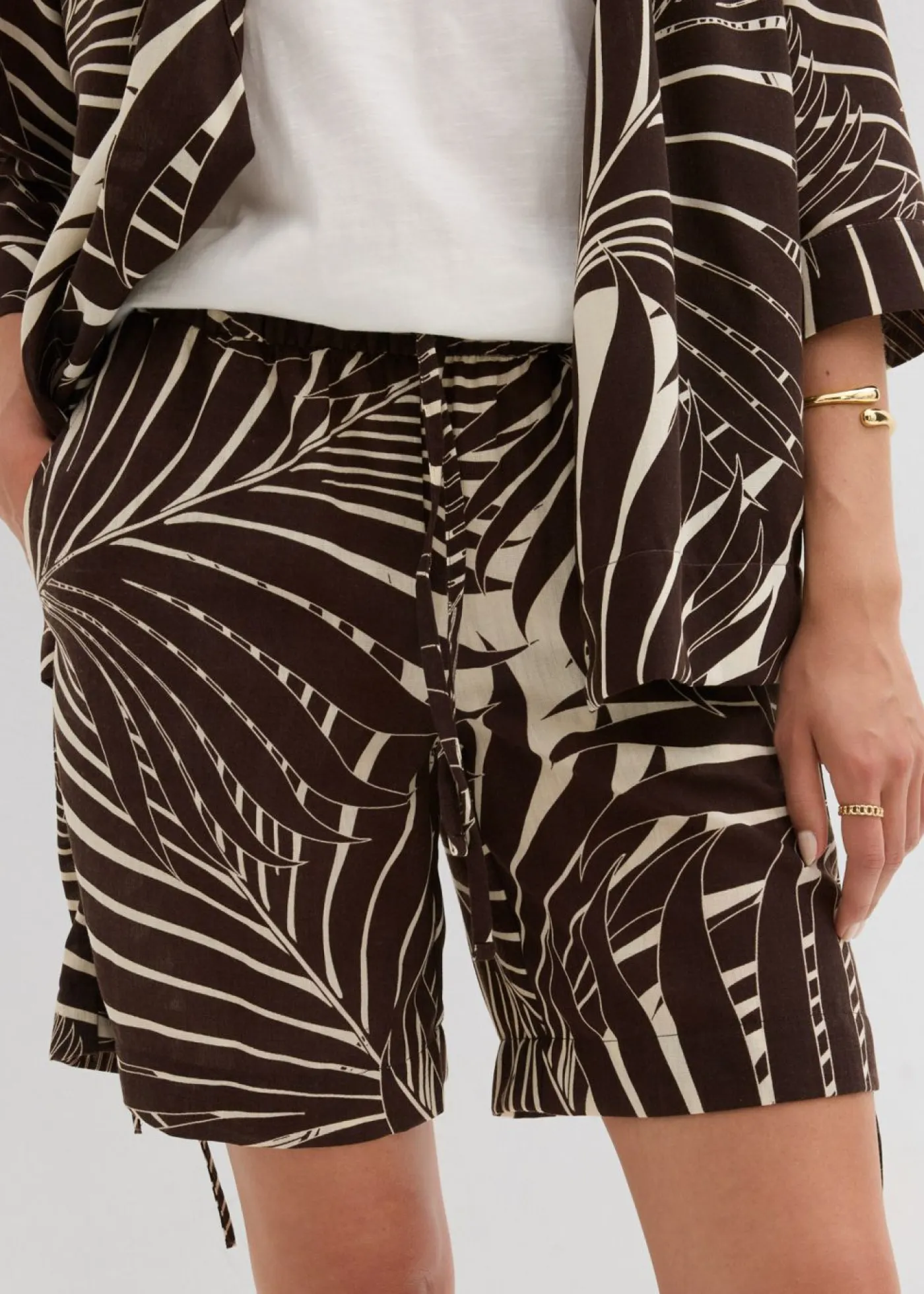 bonprix bonprix Shorts|Pantalones>Bermudas con cintura elástica crudo-marrón oscuro