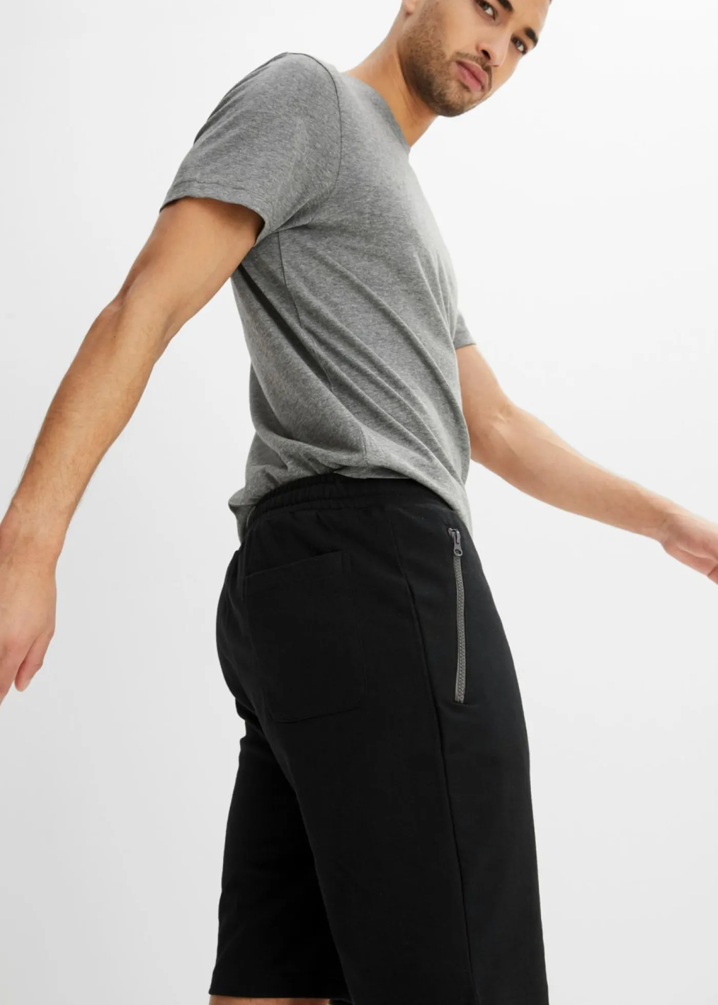 Hombre bonprix bonprix Bermudas de chándal con prácticos bolsillos con cremallera