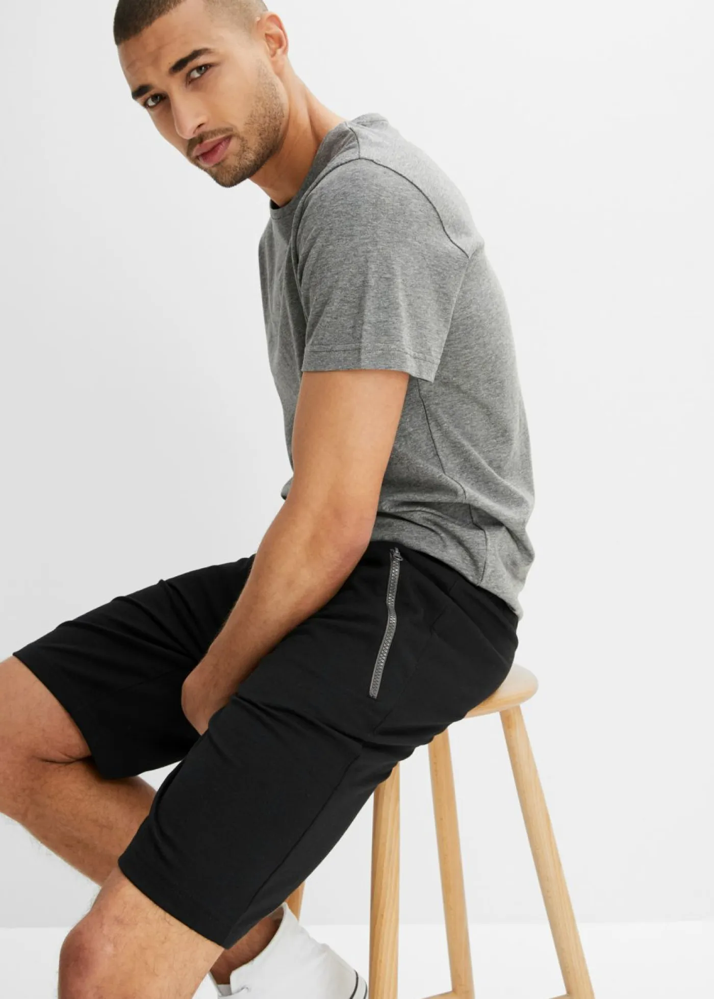 Hombre bonprix bonprix Bermudas de chándal con prácticos bolsillos con cremallera