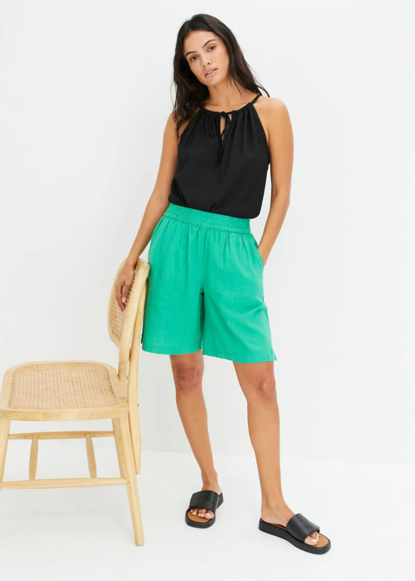 bonprix bonprix Shorts|Pantalones>Bermudas sin cierre de mezcla de lino vaporoso Verde ópalo