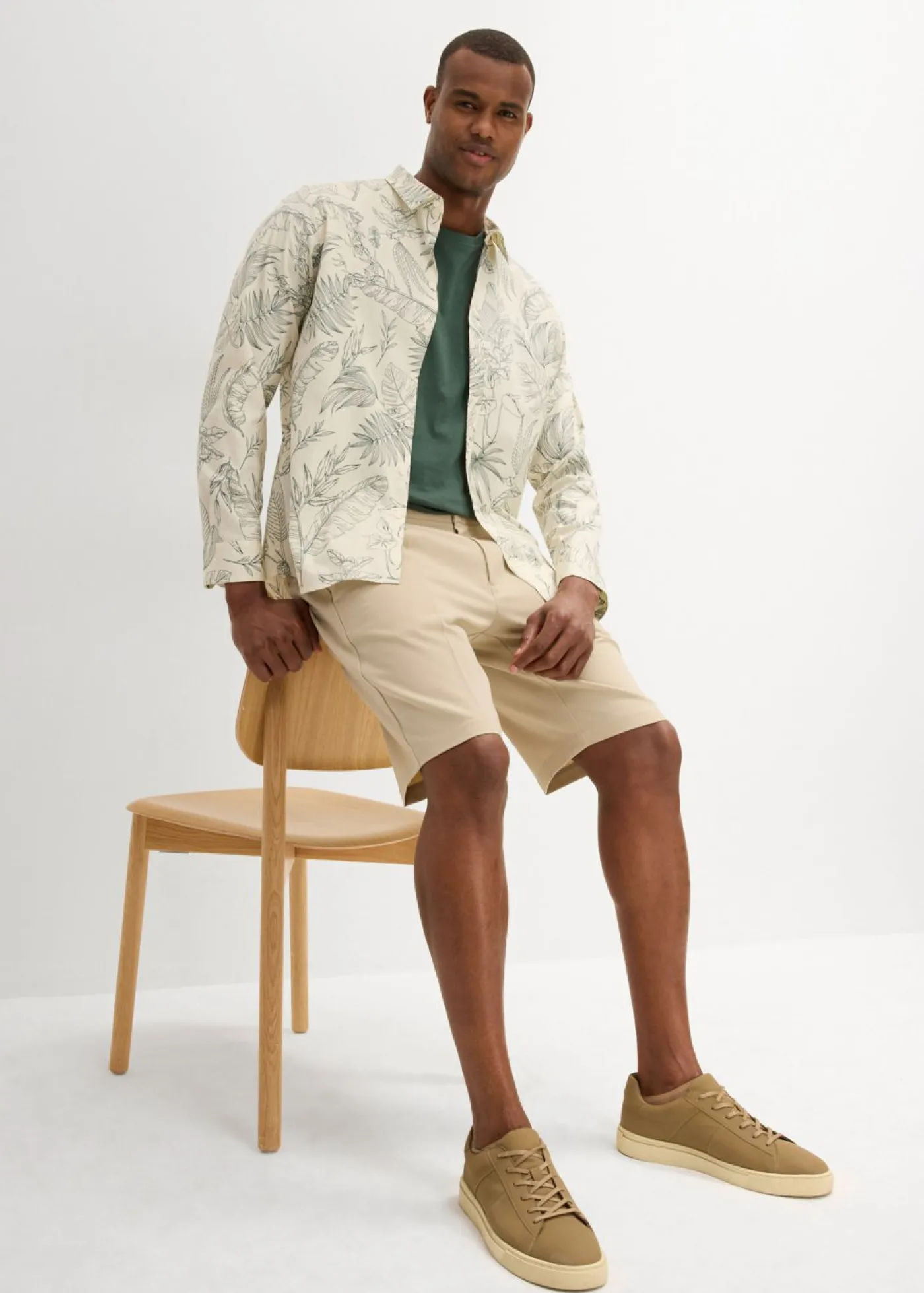 Hombre bonprix bonprix Bermudas tipo chino con pinzas y corte recto