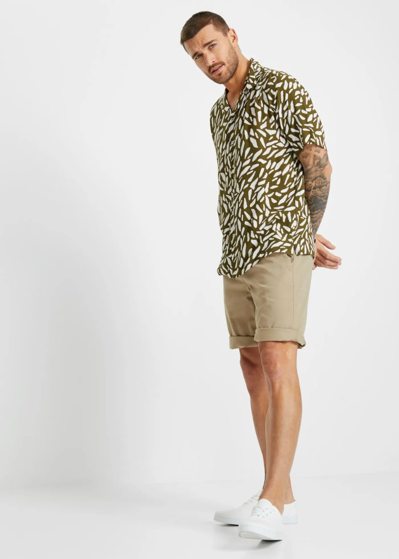 bonprix bonprix Shorts|Básicos En Rebajas>Bermudas tipo chino de algodón puro con corte recto Caqui nuevo