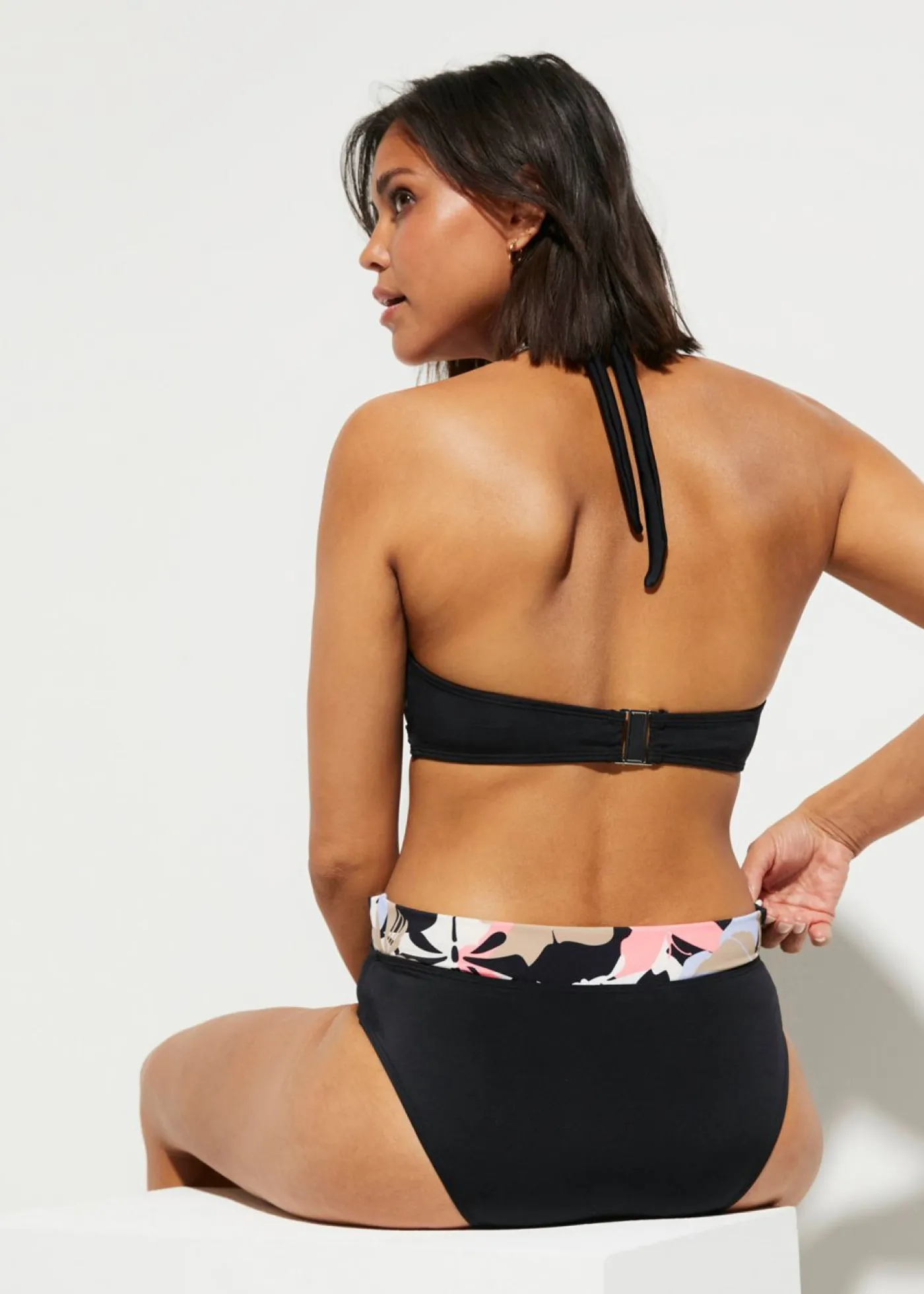 bonprix bonprix Bikinis>Bikini anudado al cuello (2 piezas) blanco/púrpura/negro/marrón claro/beige/rosa pálido con flores