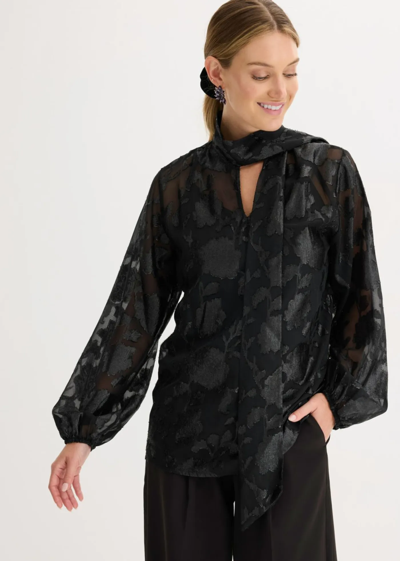 bonprix bonprix Camisas Y Blusas|Ropa Elegante>Blusa con bordado Negro
