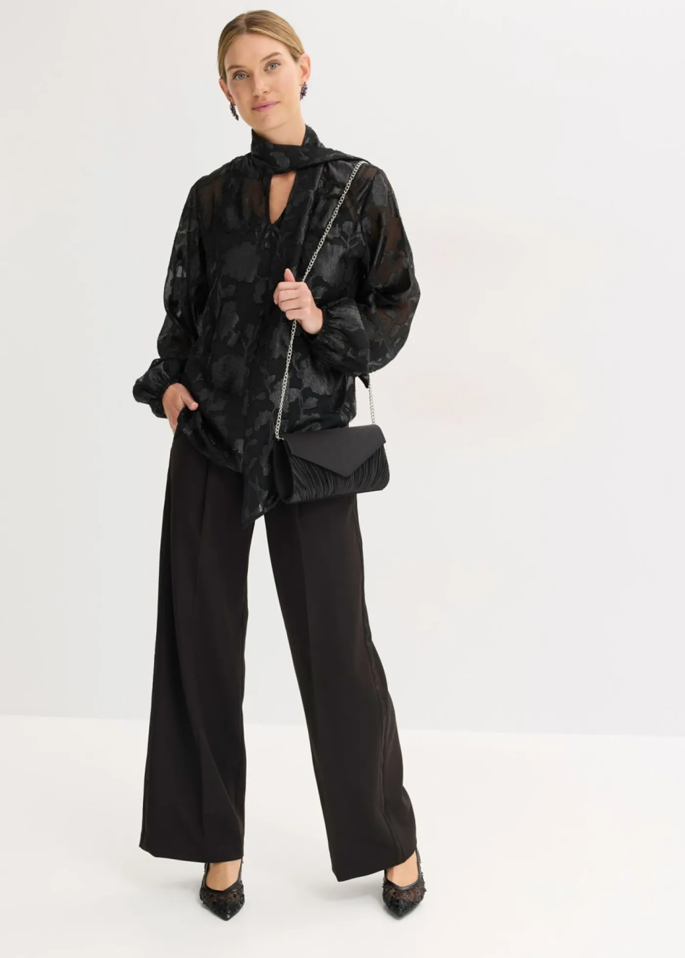 bonprix bonprix Camisas Y Blusas|Ropa Elegante>Blusa con bordado Negro