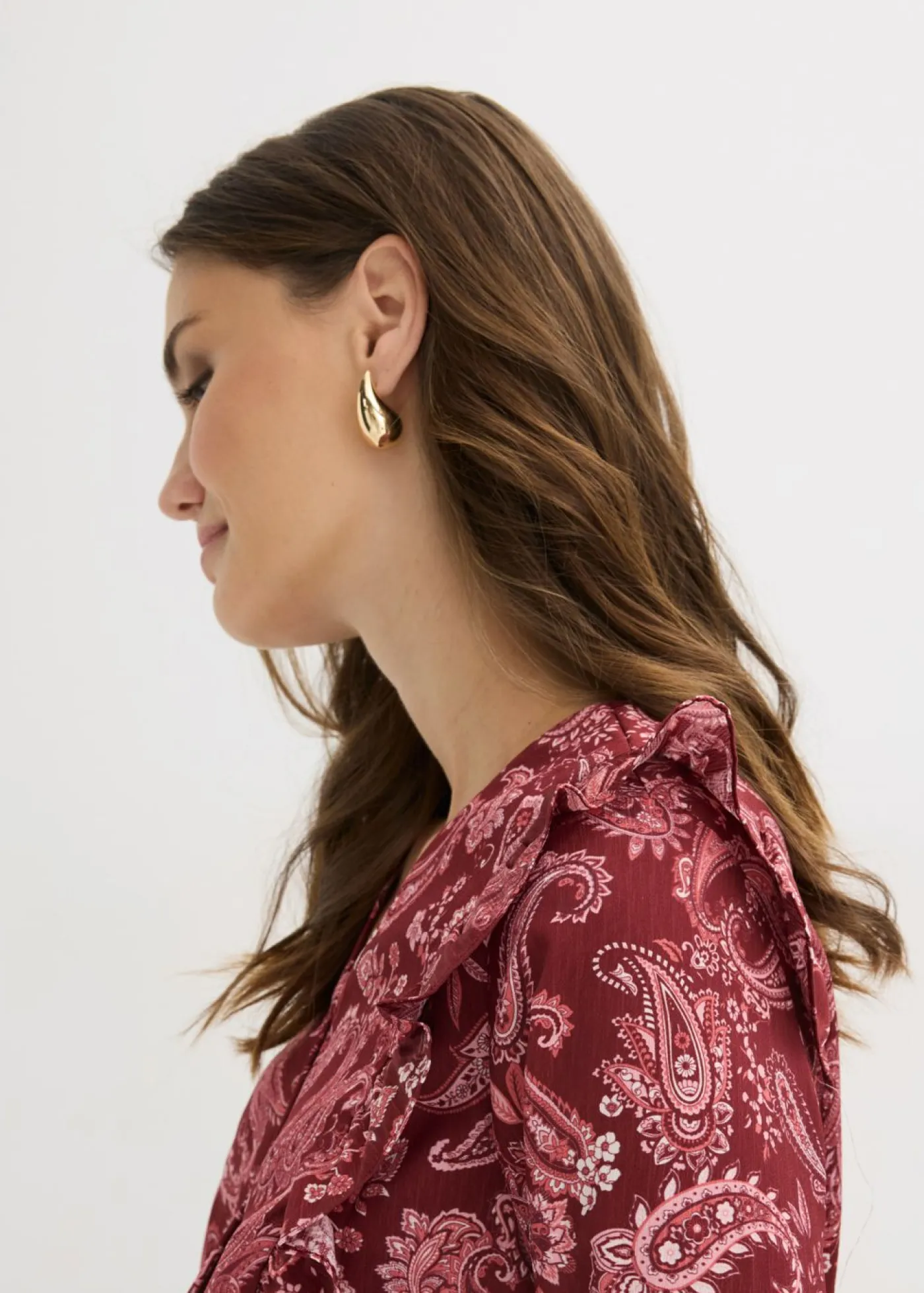 bonprix bonprix Camisas Y Blusas>Blusa con volantes y nido de abeja Rojo rubí con patrón paisley