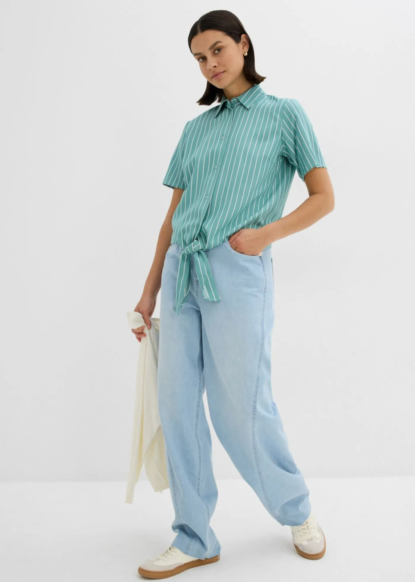 Mujer bonprix bonprix Blusa de manga corta con detalle de nudo y diseño a rayas