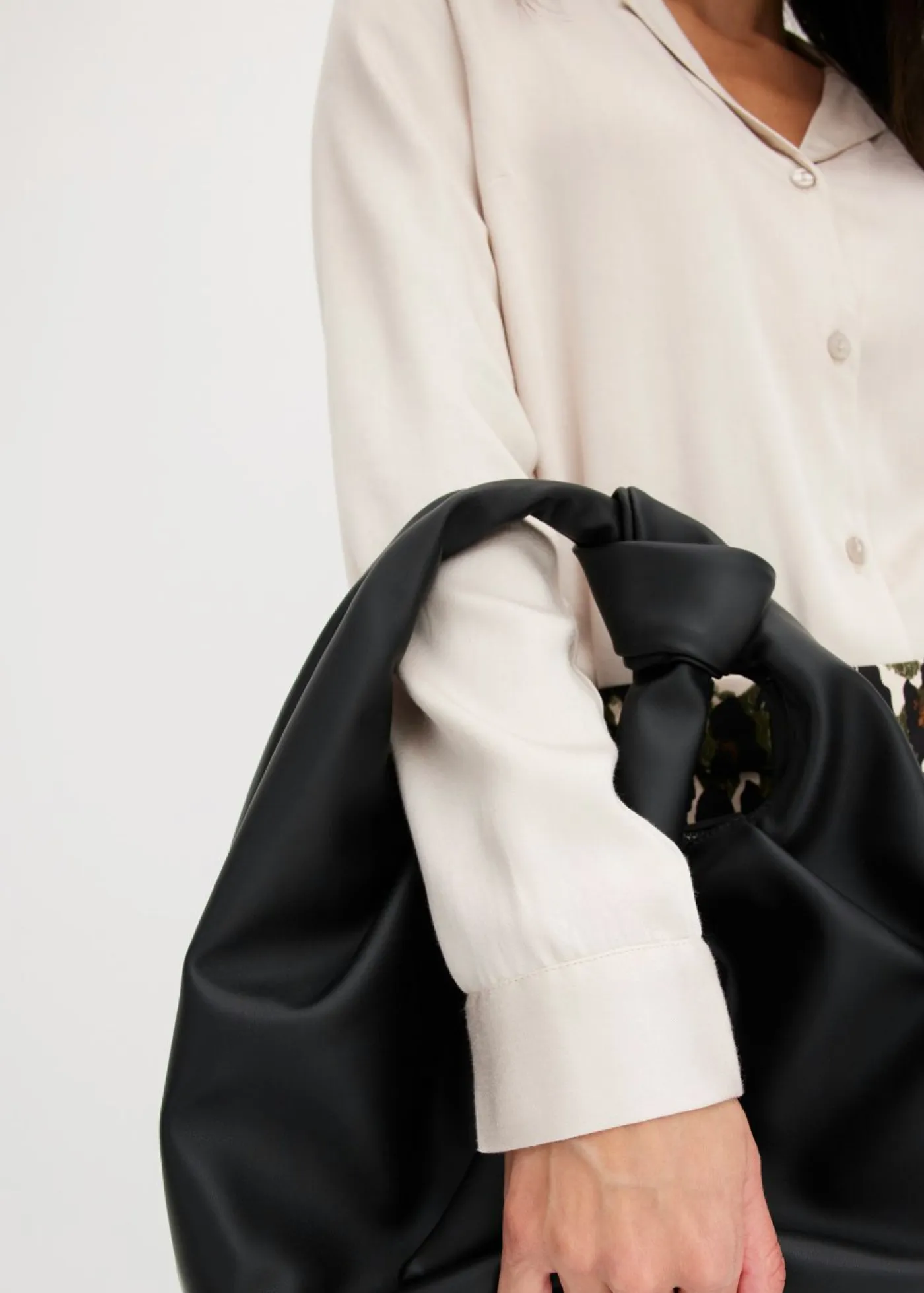 bonprix bonprix Camisas Y Blusas>Blusa de satén fino Arena claro