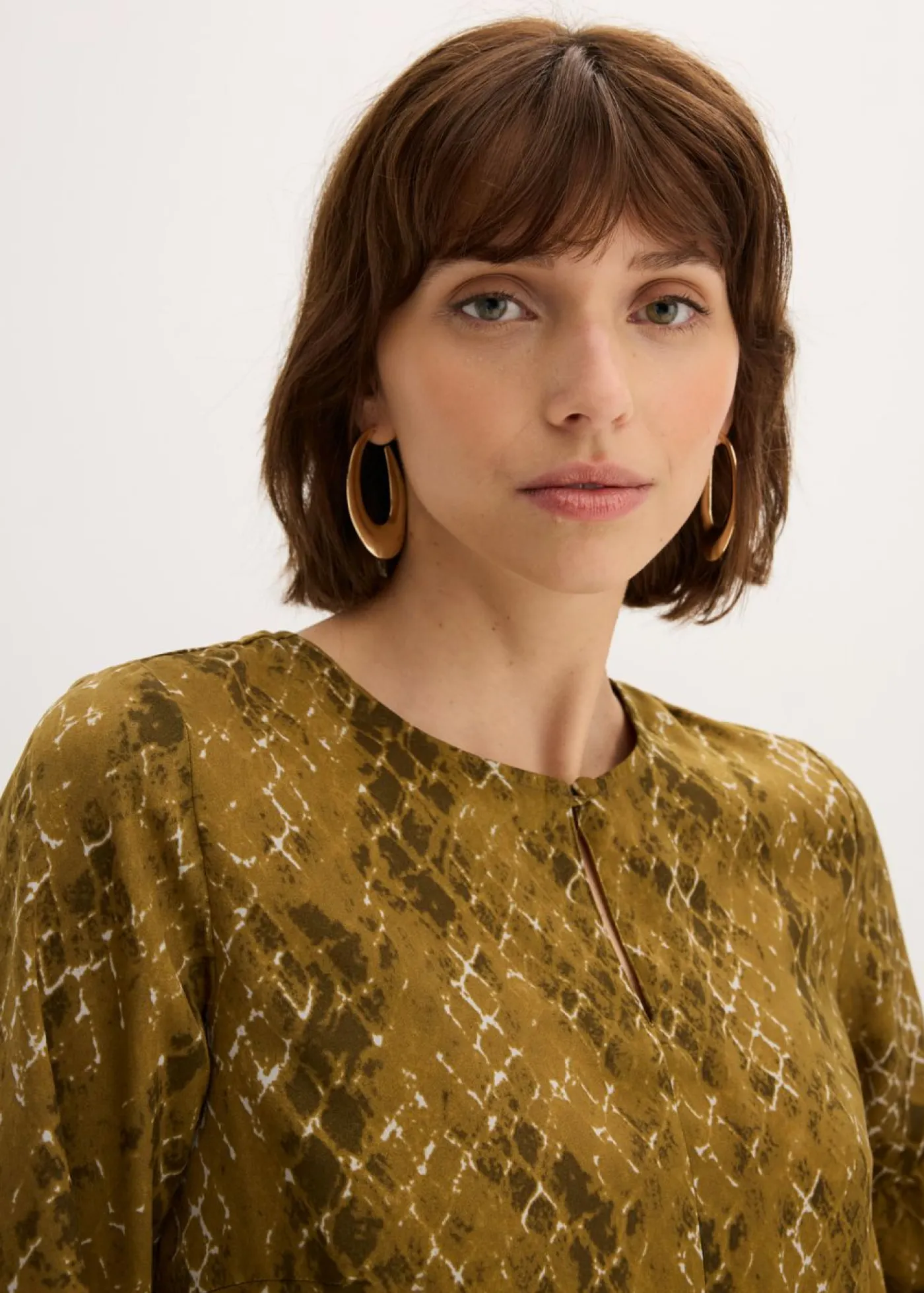 bonprix bonprix Camisas Y Blusas>Blusa de satén fluido verde oliva/verde tierra estampado