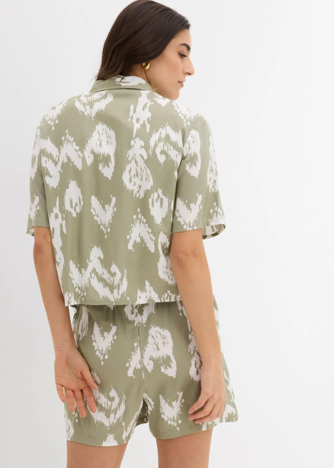 bonprix bonprix Camisas Y Blusas>Blusa de viscosa con estampado étnico verde alga-blanco lana