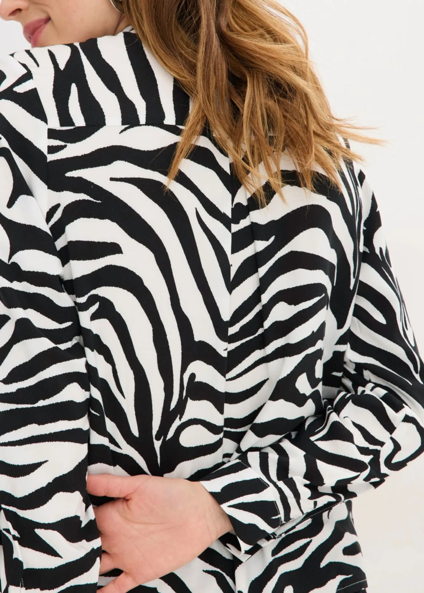 bonprix bonprix Camisas Y Blusas>Blusa de viscosa fluida estampado cebra negro-blanco.