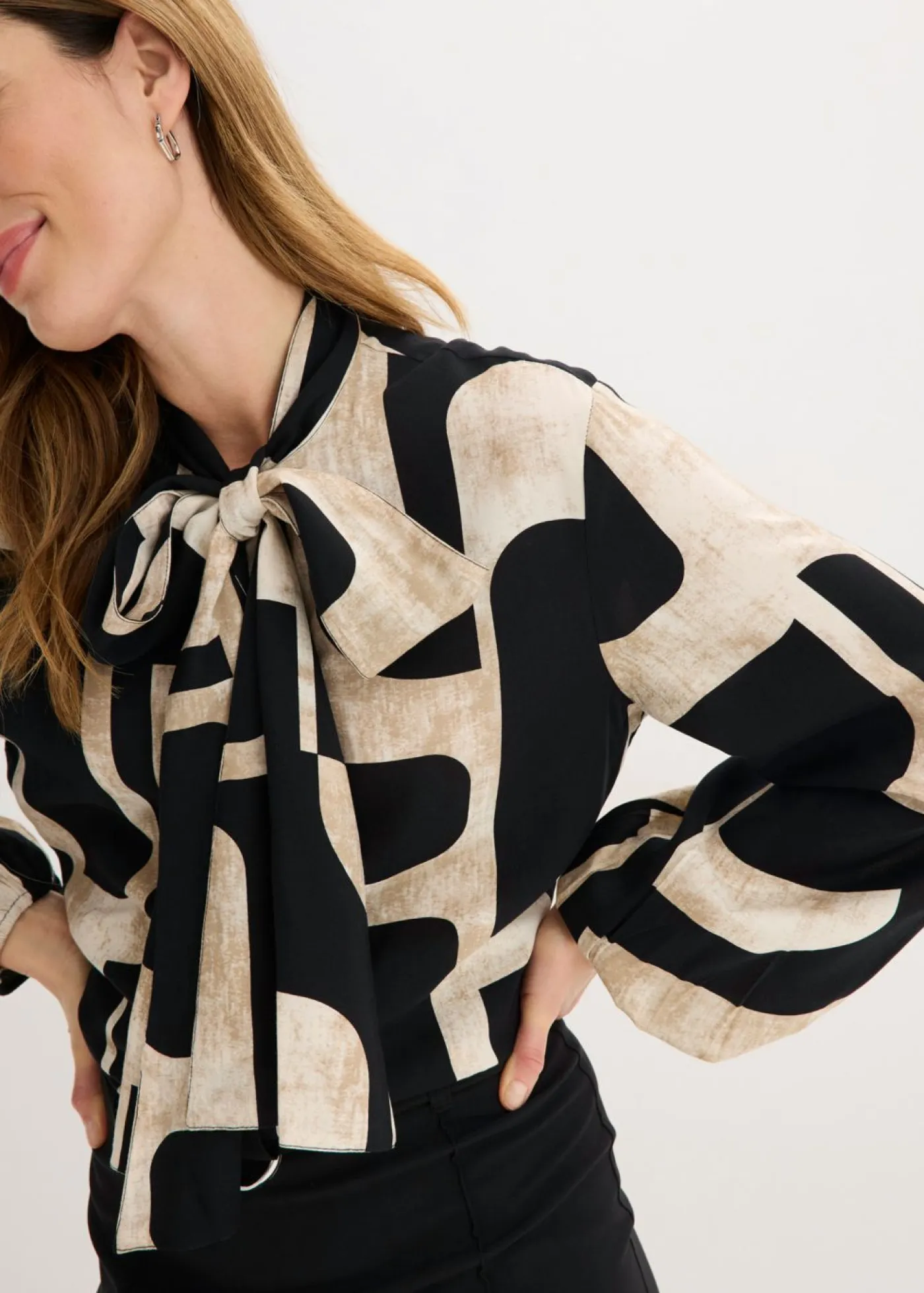 bonprix bonprix Camisas Y Blusas>Blusa de viscosa fluida Negro-crema