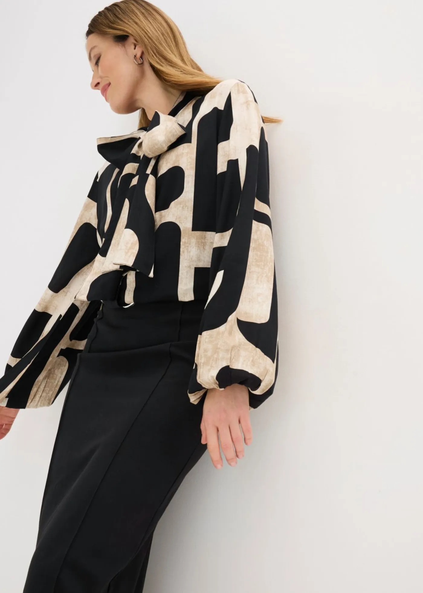 bonprix bonprix Camisas Y Blusas>Blusa de viscosa fluida Negro-crema