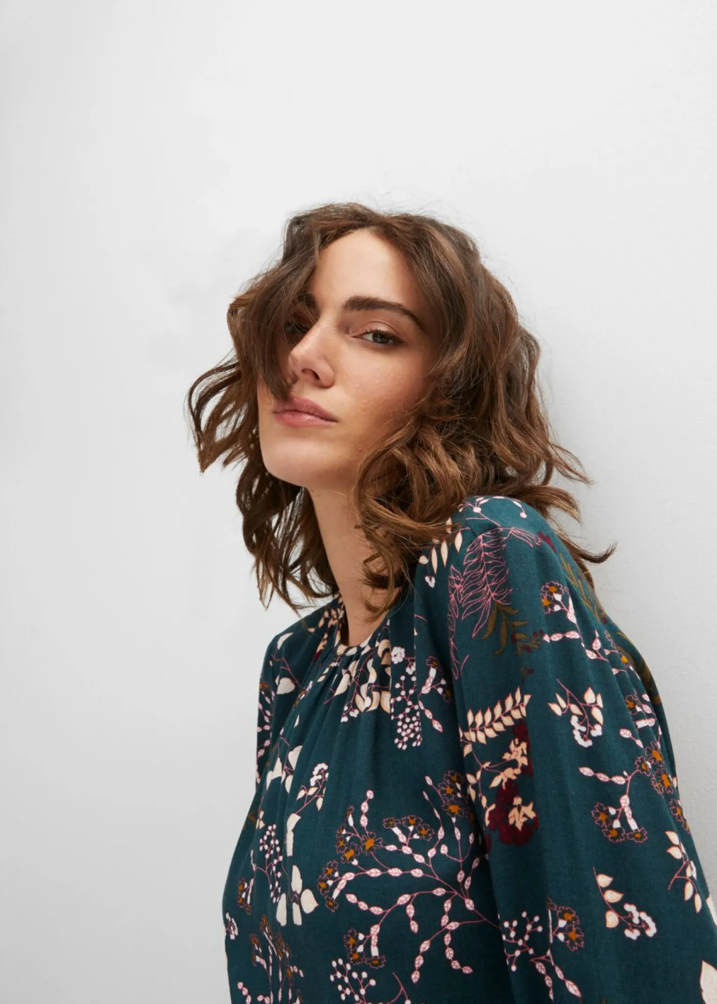 bonprix bonprix Camisas Y Blusas>Blusa de viscosa sostenible verde intenso con flores