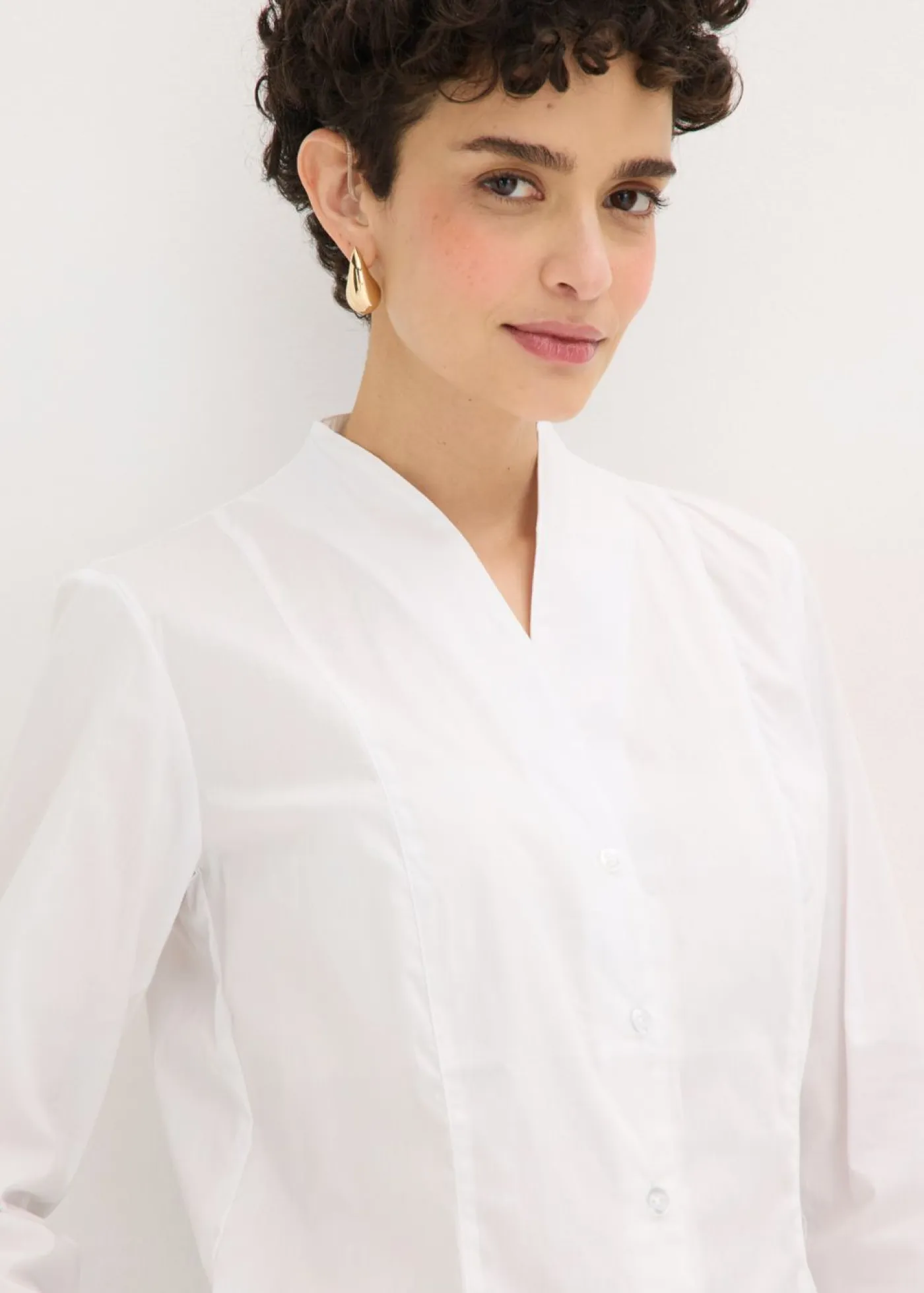 bonprix bonprix Camisas Y Blusas>Blusa elástica de popelín con cuello chimenea y ligera transparencia Blanco