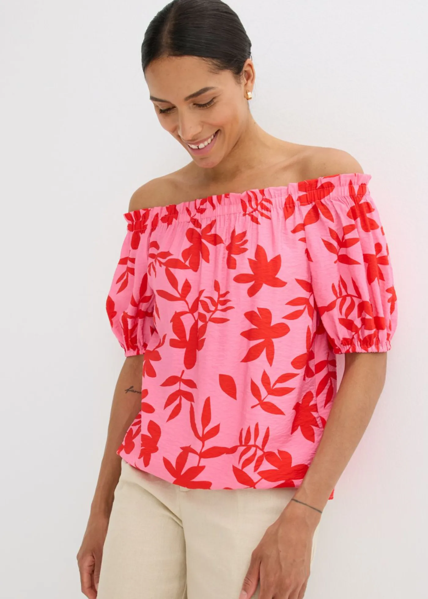 Mujer bonprix bonprix Blusa estampada de mezcla de viscosa fina con escote bañera