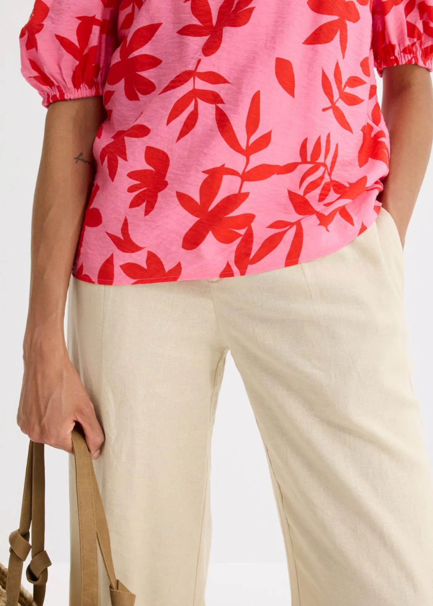 Mujer bonprix bonprix Blusa estampada de mezcla de viscosa fina con escote bañera