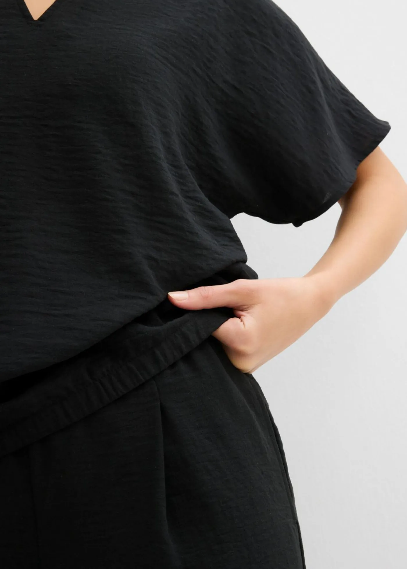 bonprix bonprix Camisas Y Blusas>Blusa holgada con dobladillo elástico Negro