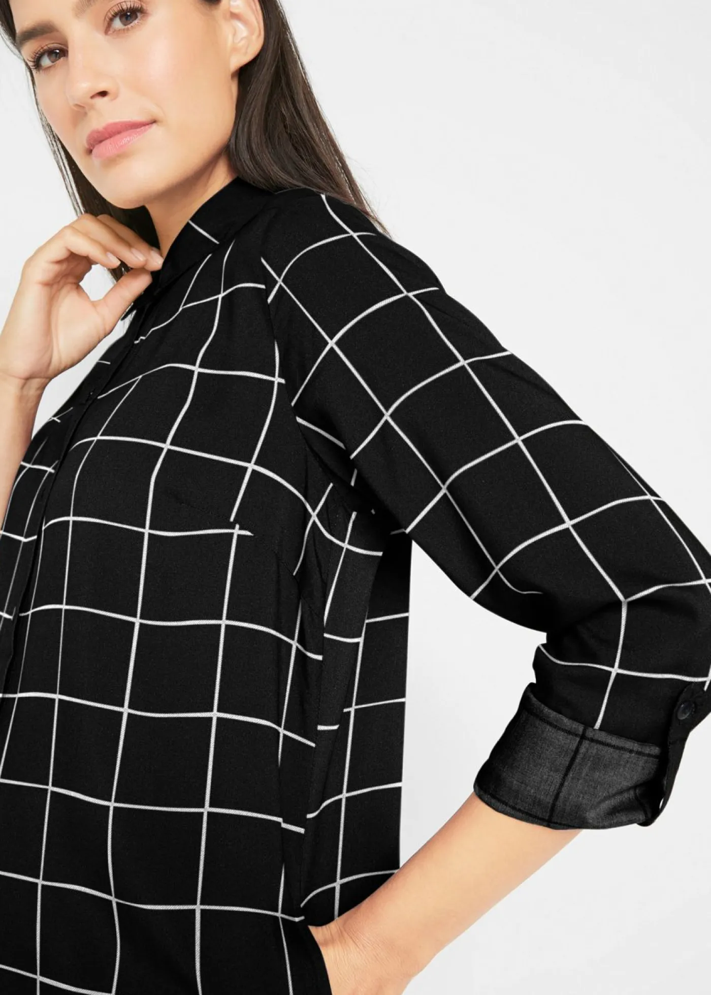 bonprix bonprix Camisas Y Blusas>Blusa larga de cuadros con bolsillos Negro-blanco lana de cuadros