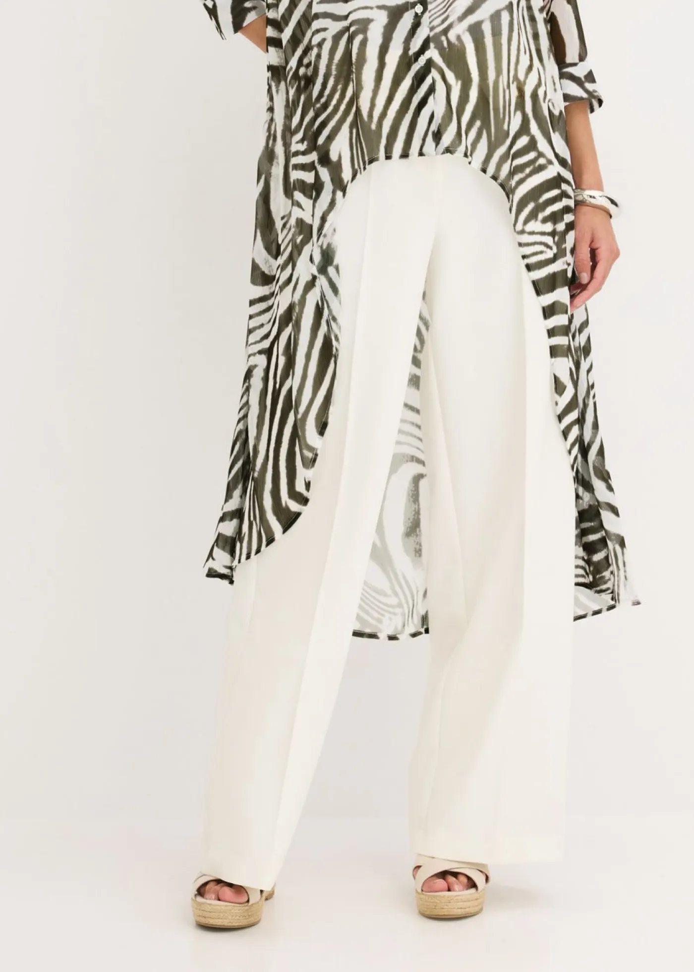 bonprix bonprix Camisas Y Blusas>Blusa larga de gasa estampado cebra crudo/verde oliva oscuro