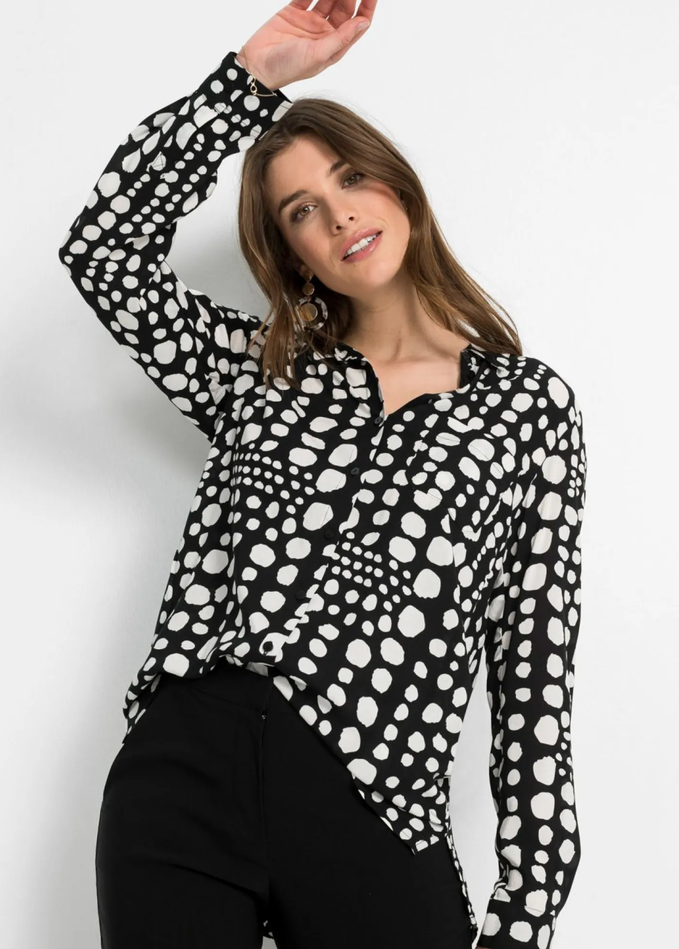 bonprix bonprix Camisas Y Blusas>Blusa larga estampada de viscosa fluida negro / crema suave topos
