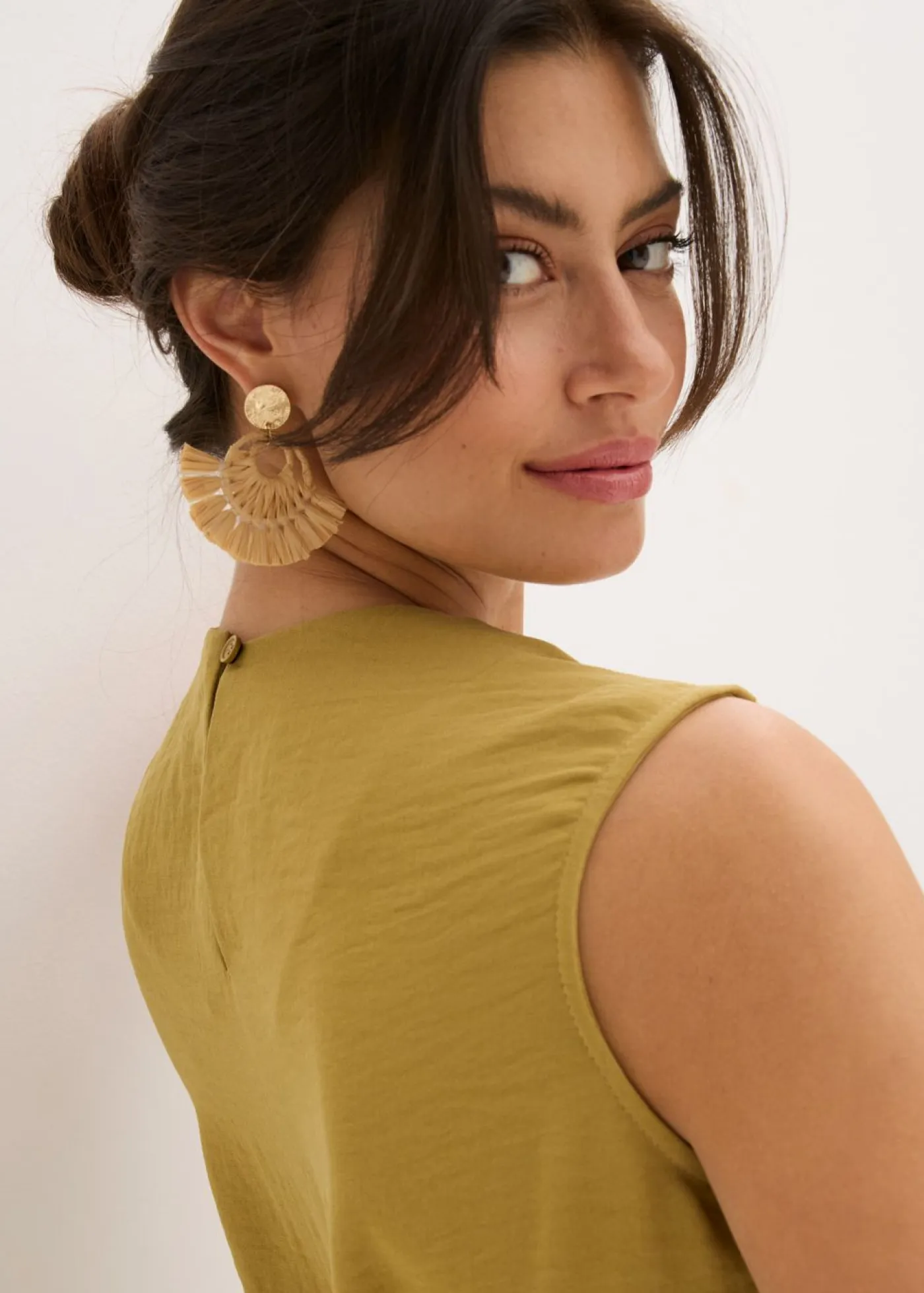 bonprix bonprix Camisas Y Blusas|Camisetas>Blusa sin mangas con nudos verde oliva mate