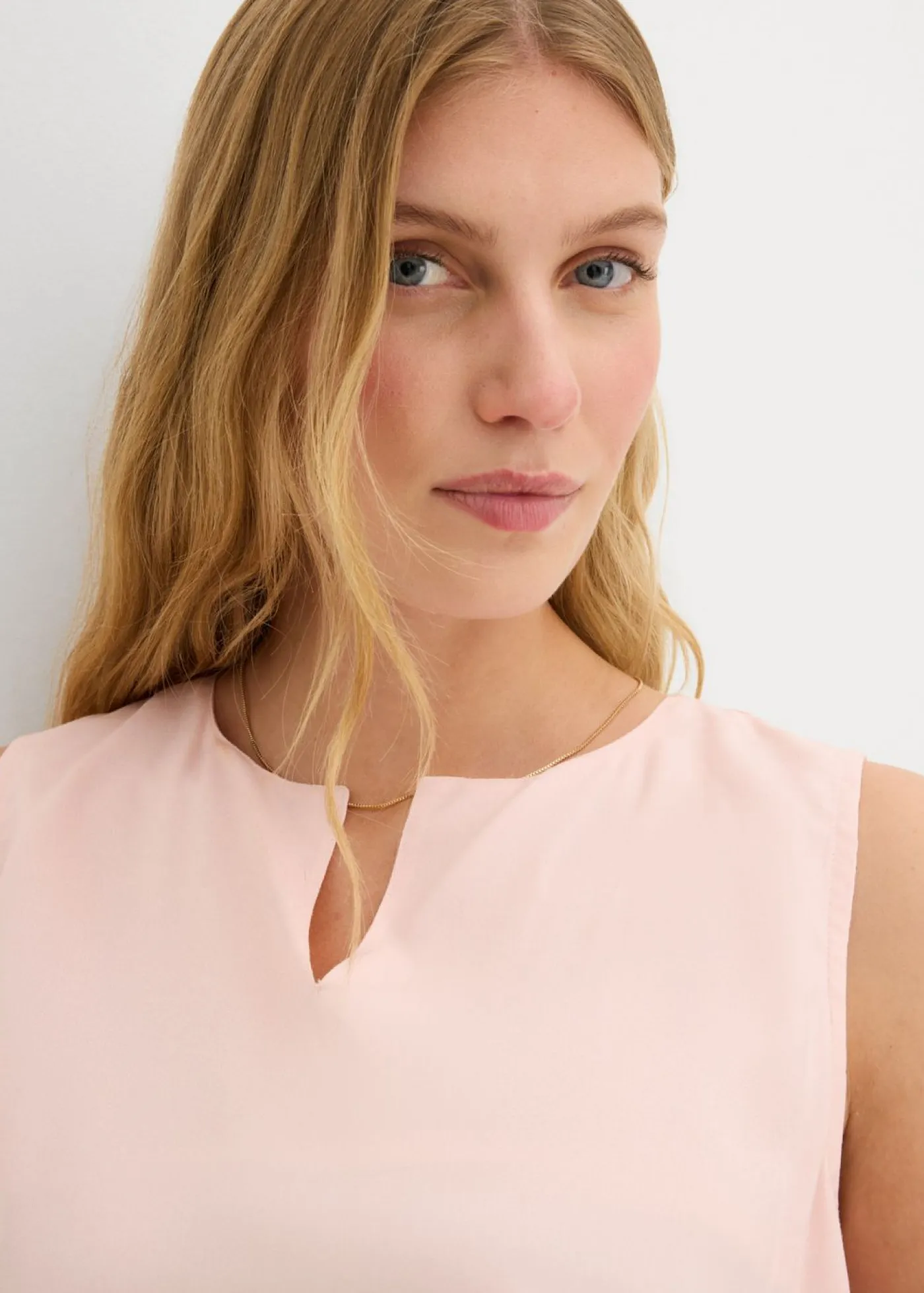 Mujer bonprix bonprix Blusa sin mangas de viscosa suave