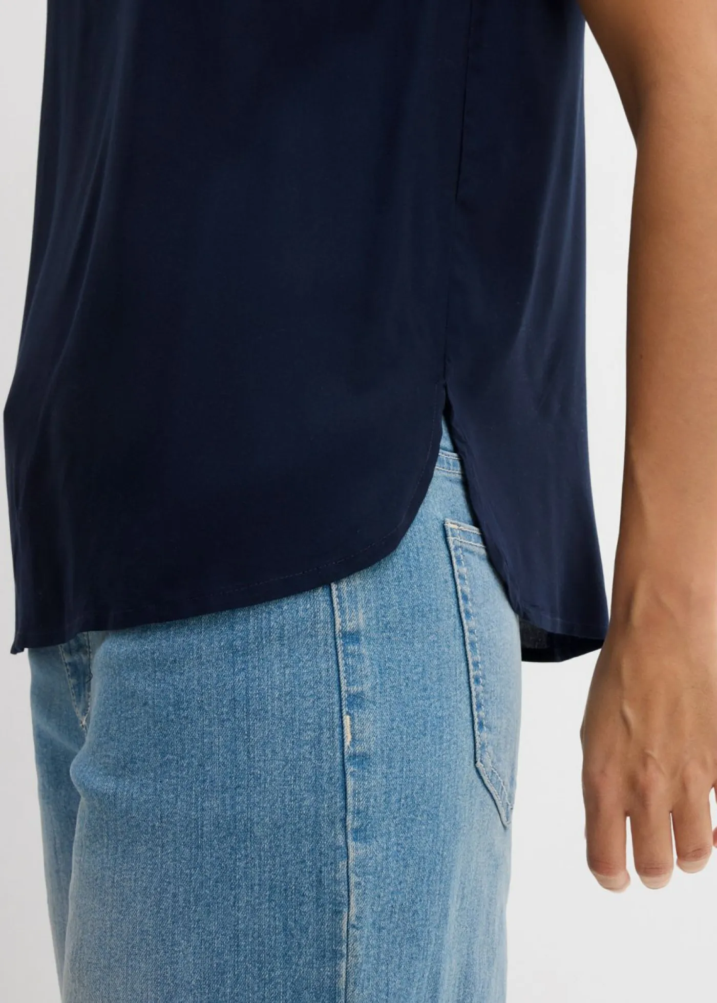 bonprix bonprix Camisas Y Blusas|Camisetas>Blusa sin mangas de viscosa suave Azul marino