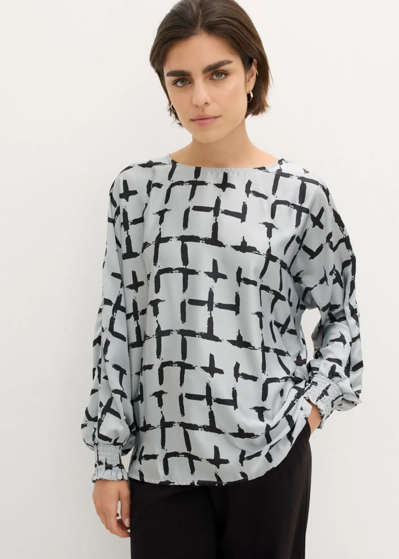 bonprix bonprix Camisas Y Blusas>Blusa tipo túnica con mangas de murciélago gris plata-negro