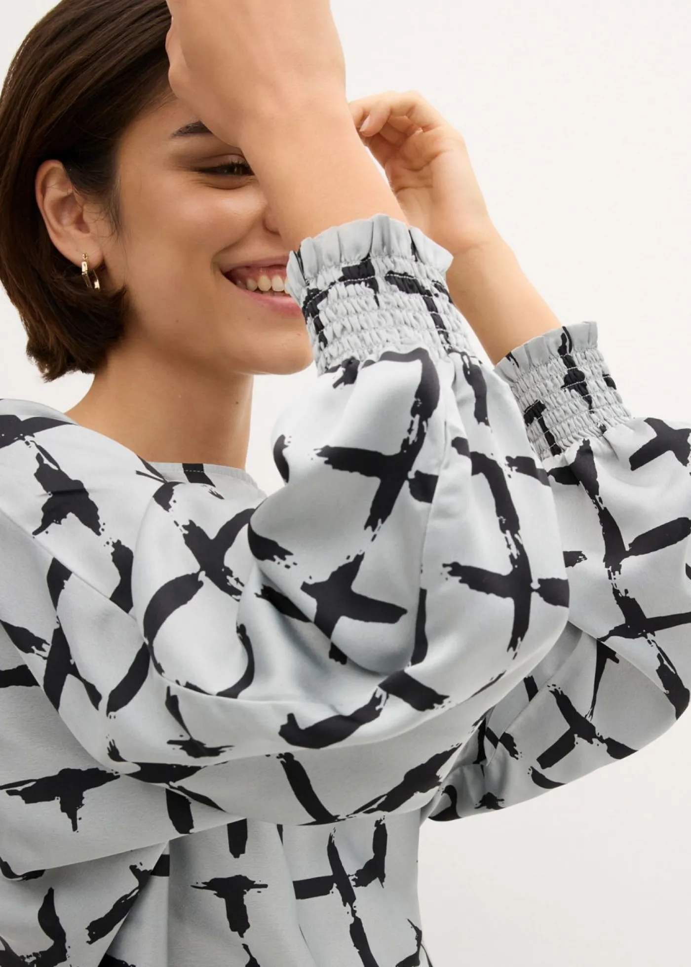 bonprix bonprix Camisas Y Blusas>Blusa tipo túnica con mangas de murciélago gris plata-negro