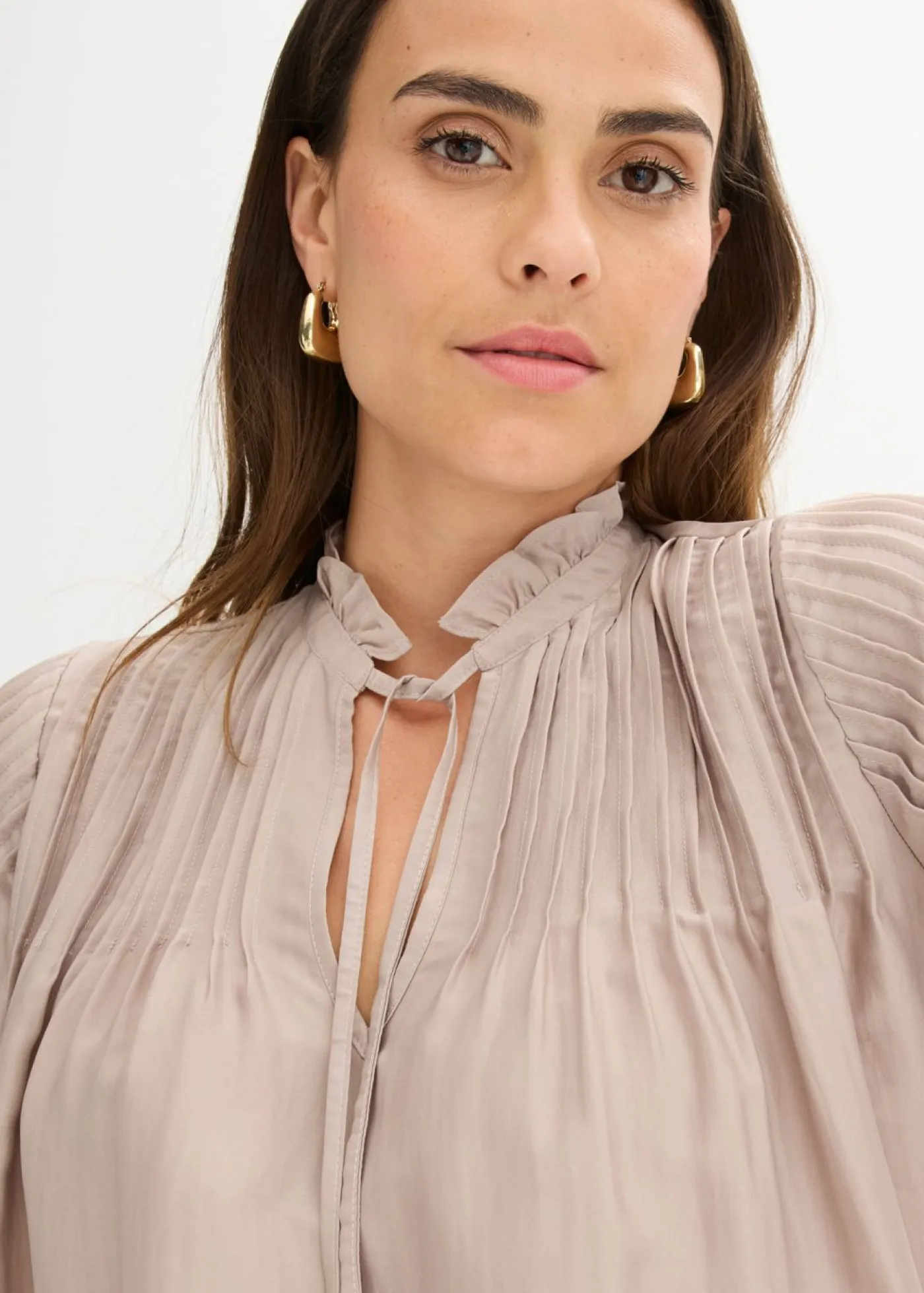 bonprix bonprix Camisas Y Blusas>Blusa tipo túnica de satén brillante con ribetes Piedra