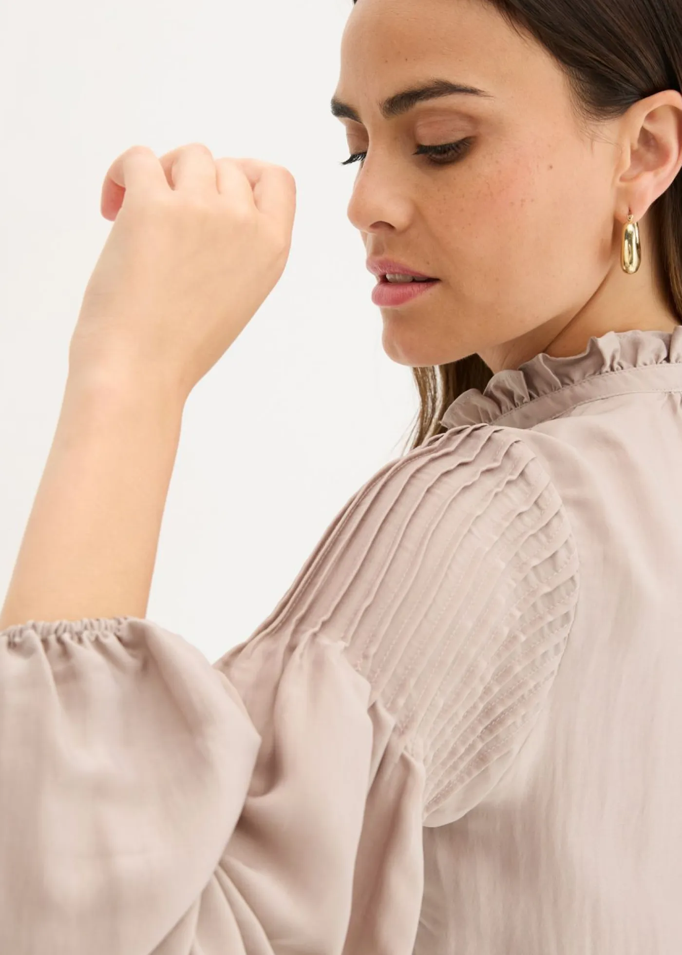 bonprix bonprix Camisas Y Blusas>Blusa tipo túnica de satén brillante con ribetes Piedra