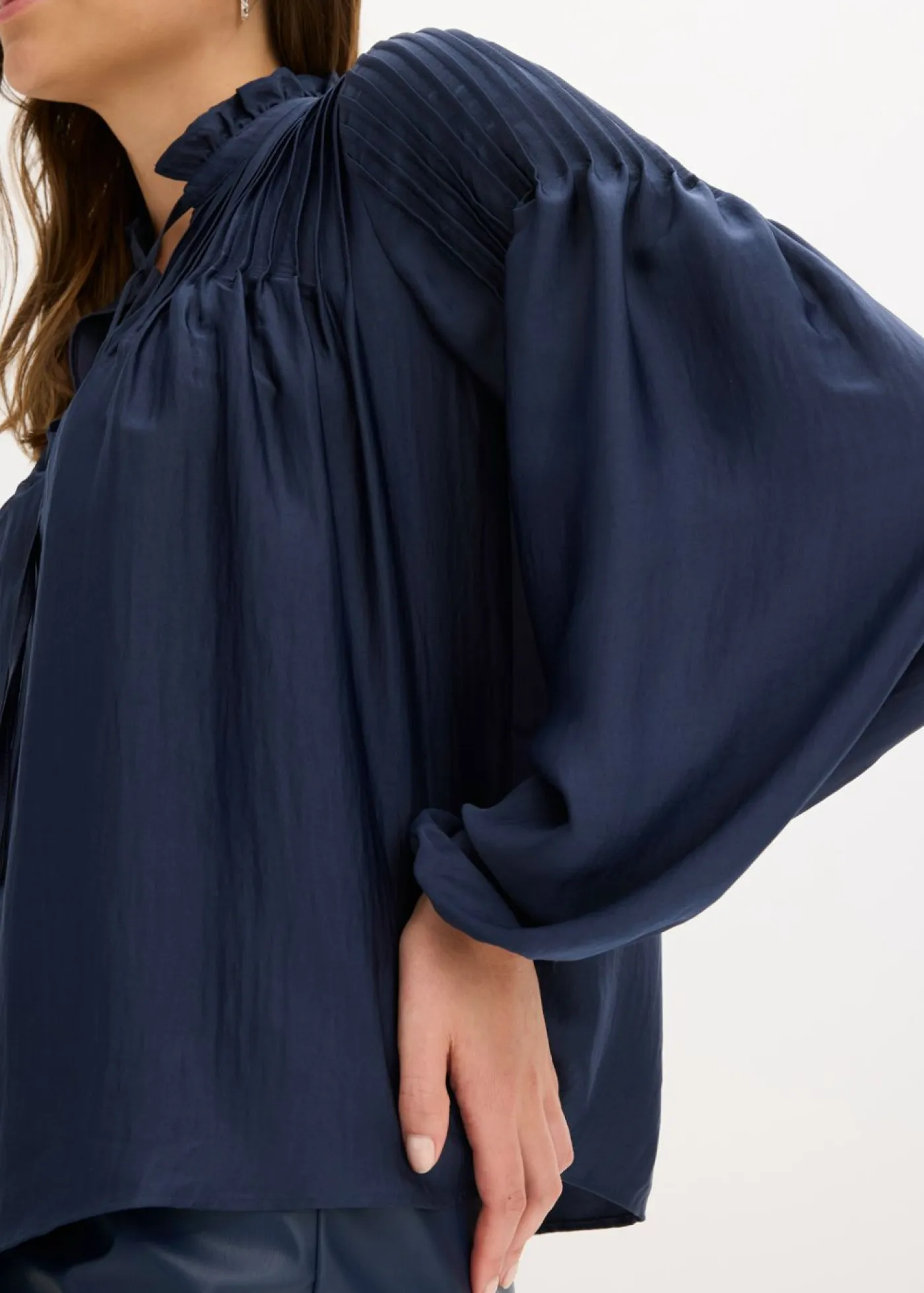 bonprix bonprix Camisas Y Blusas>Blusa tipo túnica de satén brillante con ribetes Azul marino