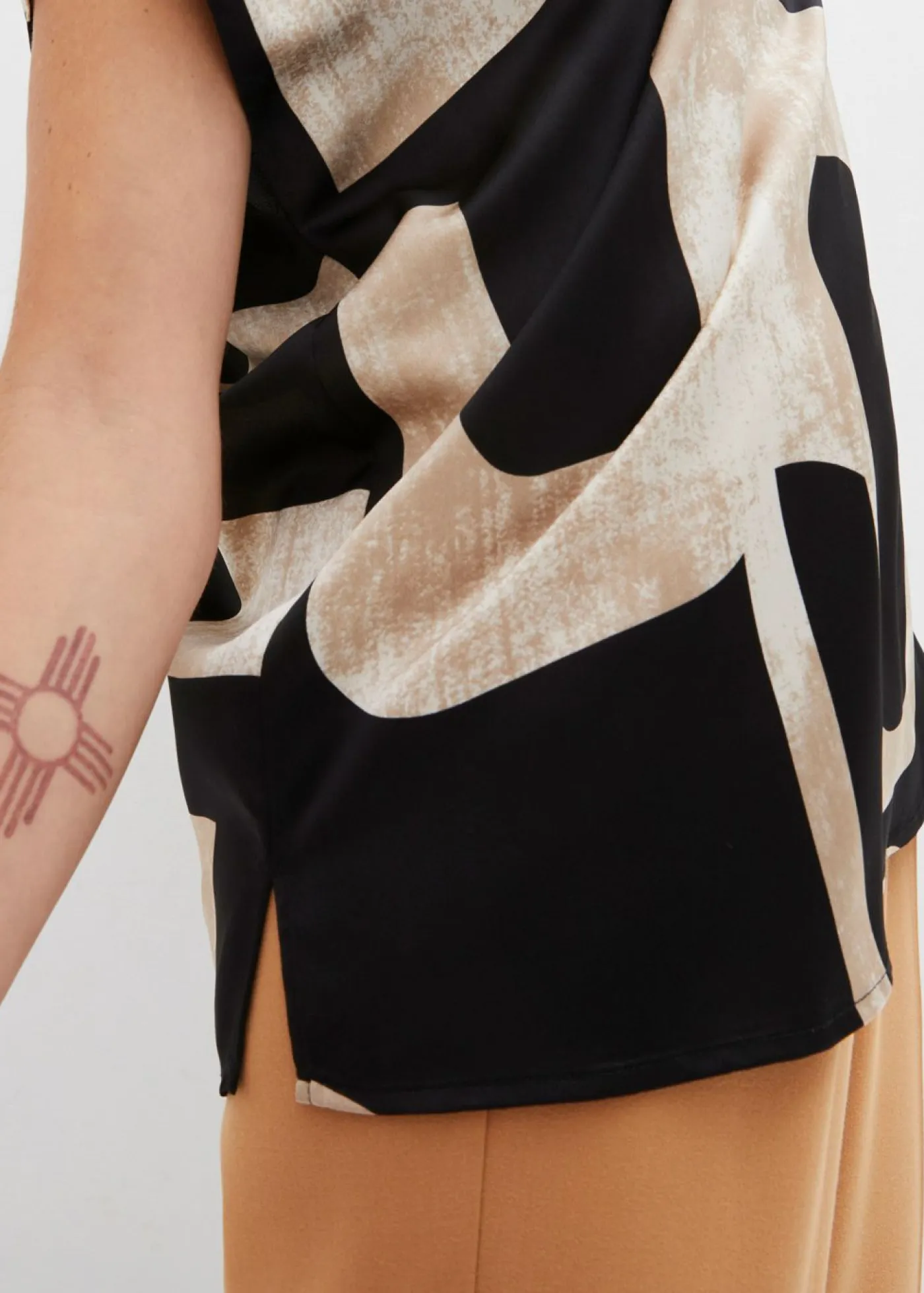 bonprix bonprix Camisas Y Blusas>Blusa tipo túnica de staén negro/gris guijarro/beige-kaki