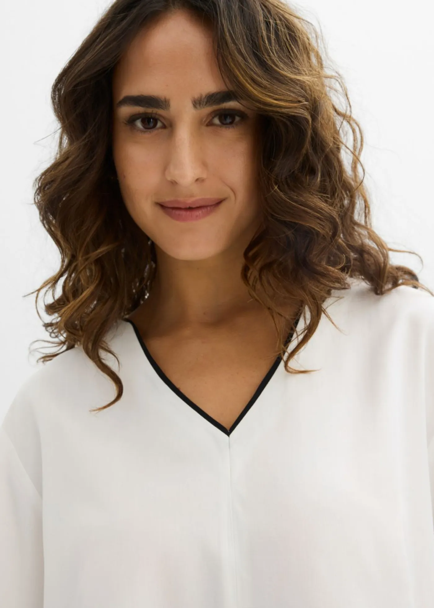 bonprix bonprix Camisas Y Blusas>Blusa tipo túnica de viscosa fluida Blanco lana-negro