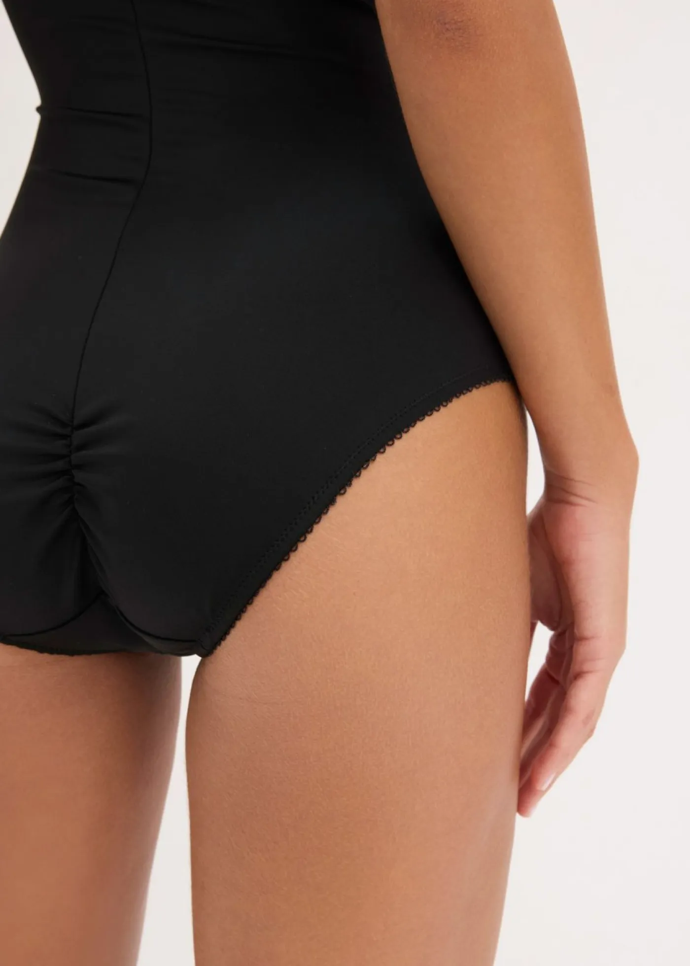 bonprix bonprix Bodies|Ropa Interior Moldeadora>Body moldeador con efecto moldeador ligero e hilo brillante Negro-cobre metalizado